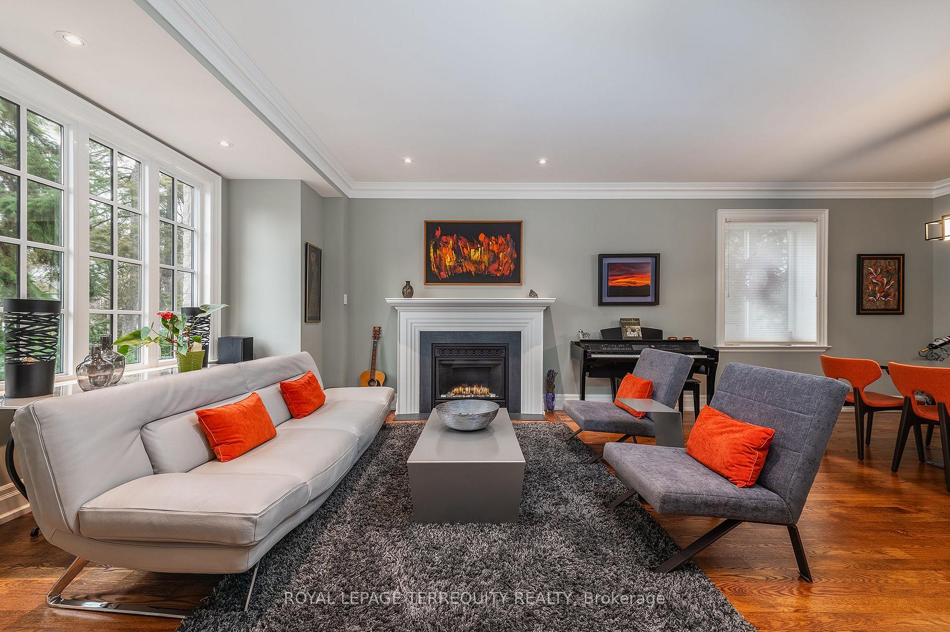 Photo 6 of 19 Bannon Avenue, Etobicoke, Kingsway South — HOMEH