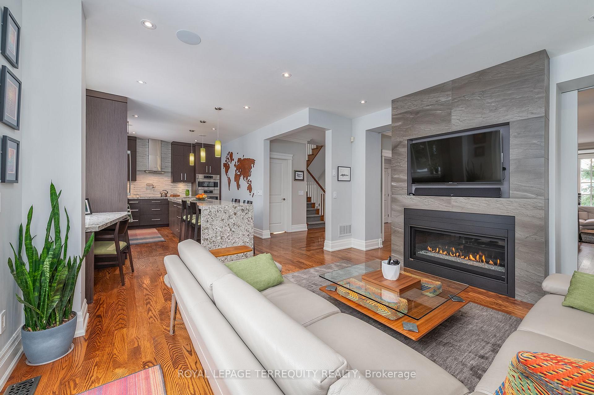 Photo 12 of 19 Bannon Avenue, Etobicoke, Kingsway South — HOMEH