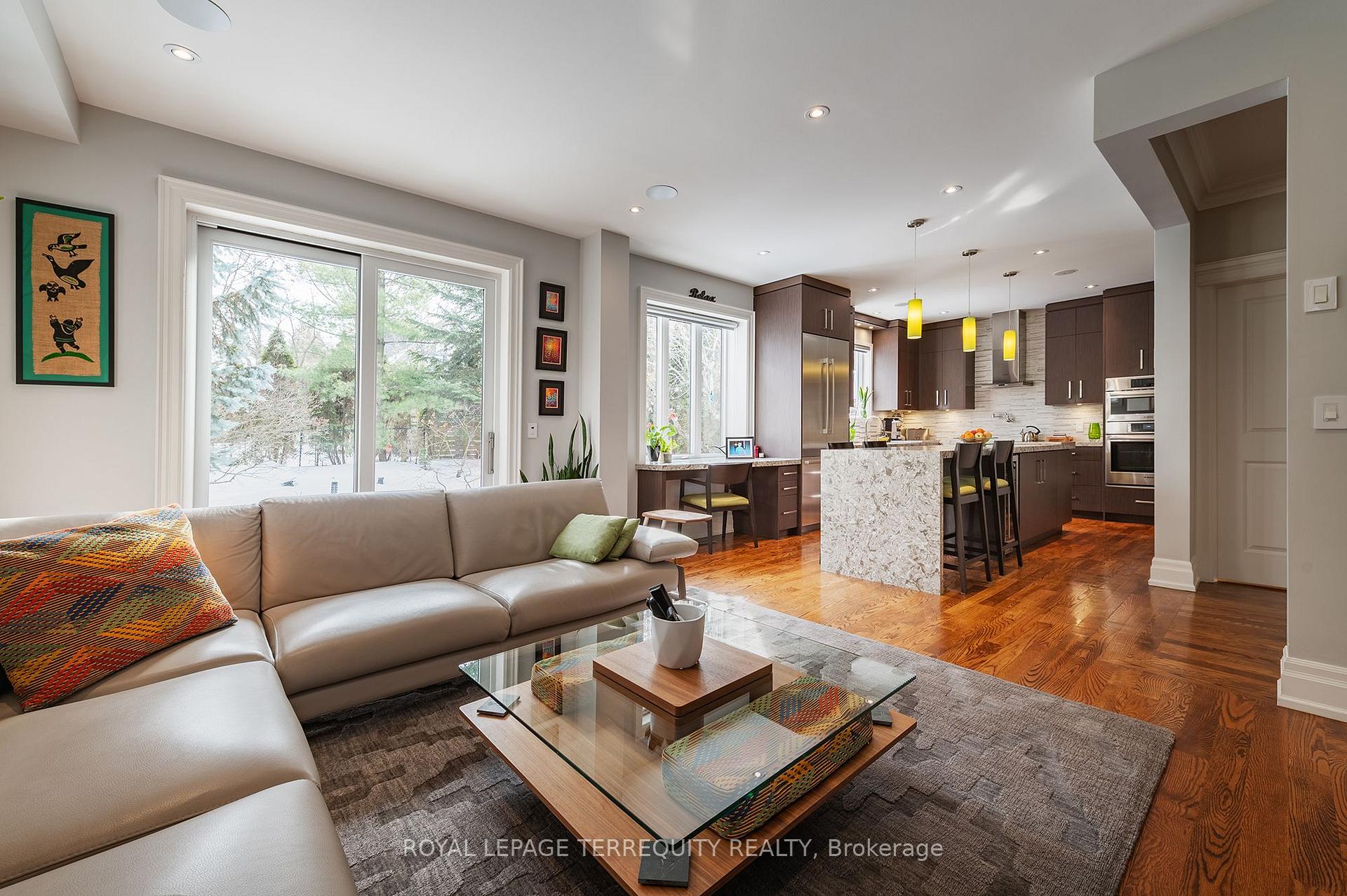 Photo 13 of 19 Bannon Avenue, Etobicoke, Kingsway South — HOMEH