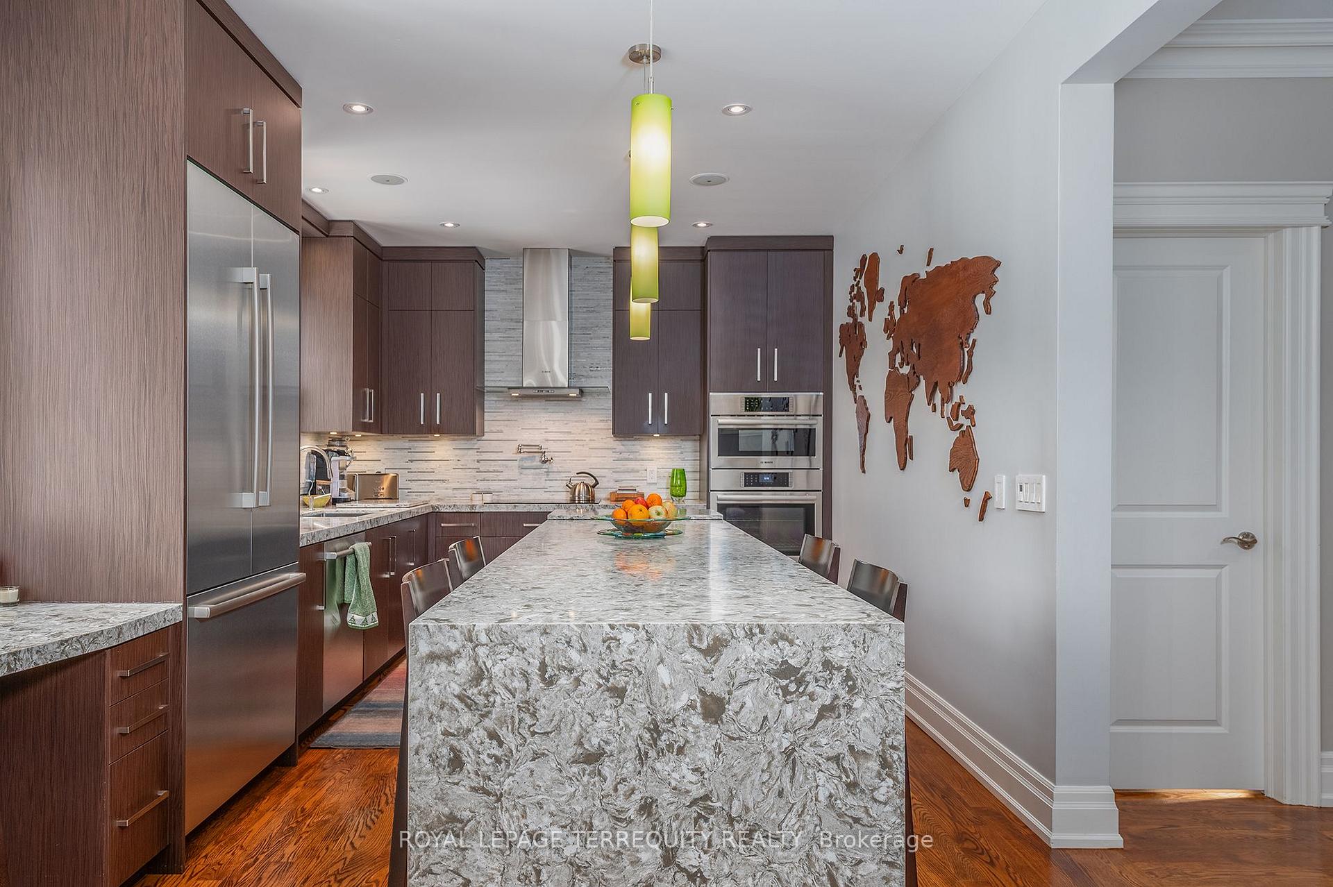 Photo 15 of 19 Bannon Avenue, Etobicoke, Kingsway South — HOMEH