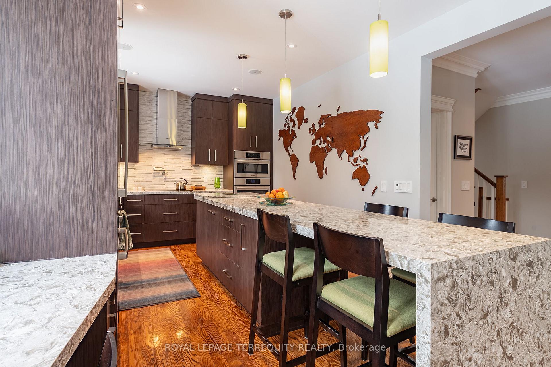Photo 16 of 19 Bannon Avenue, Etobicoke, Kingsway South — HOMEH