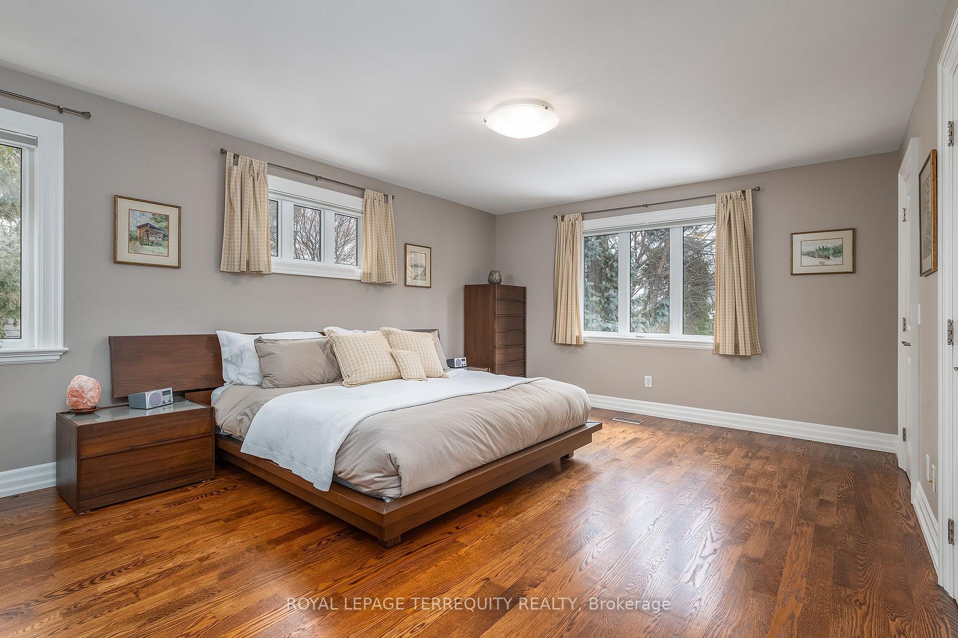 Photo 20 of 19 Bannon Avenue, Etobicoke, Kingsway South — HOMEH