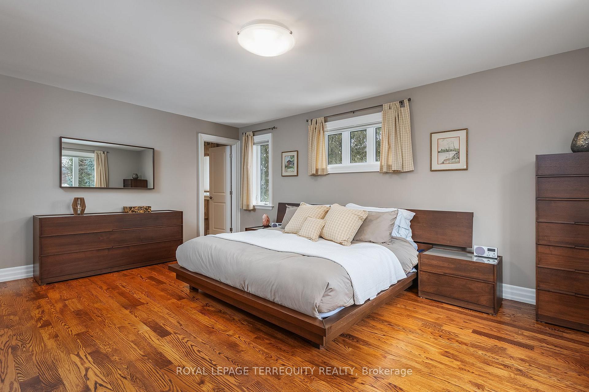 Photo 21 of 19 Bannon Avenue, Etobicoke, Kingsway South — HOMEH