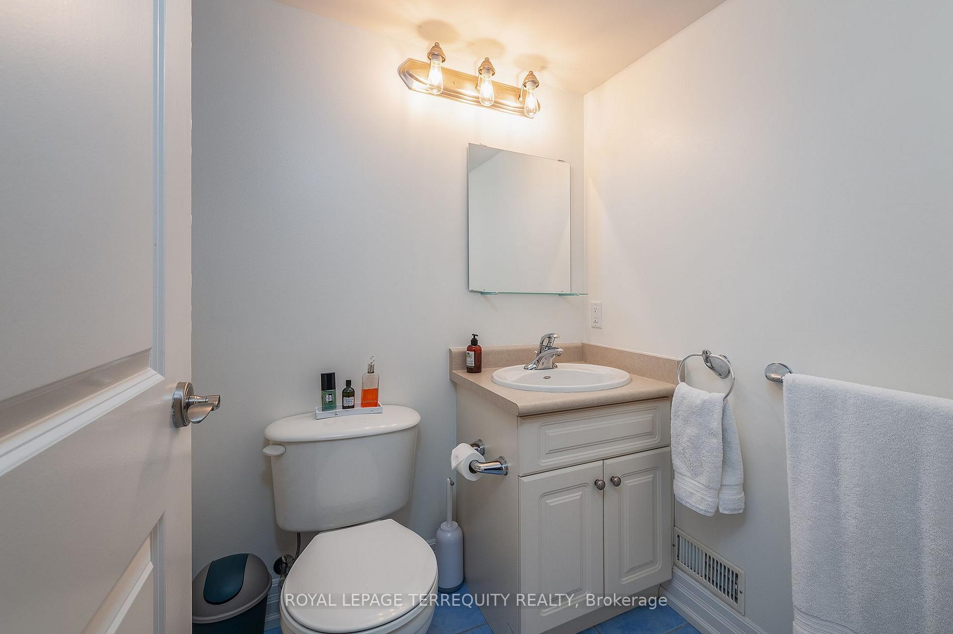Photo 34 of 19 Bannon Avenue, Etobicoke, Kingsway South — HOMEH