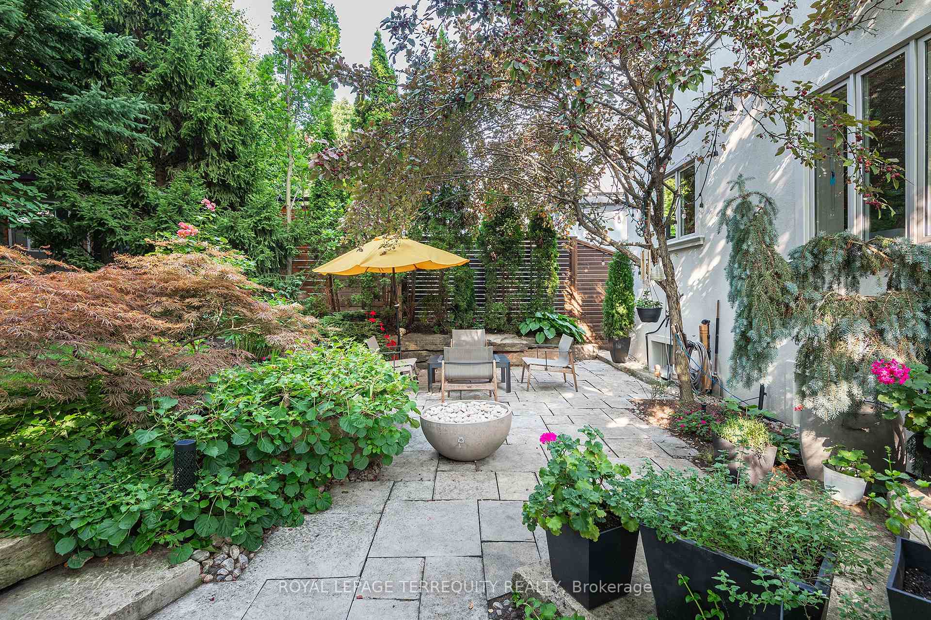 Photo 36 of 19 Bannon Avenue, Etobicoke, Kingsway South — HOMEH