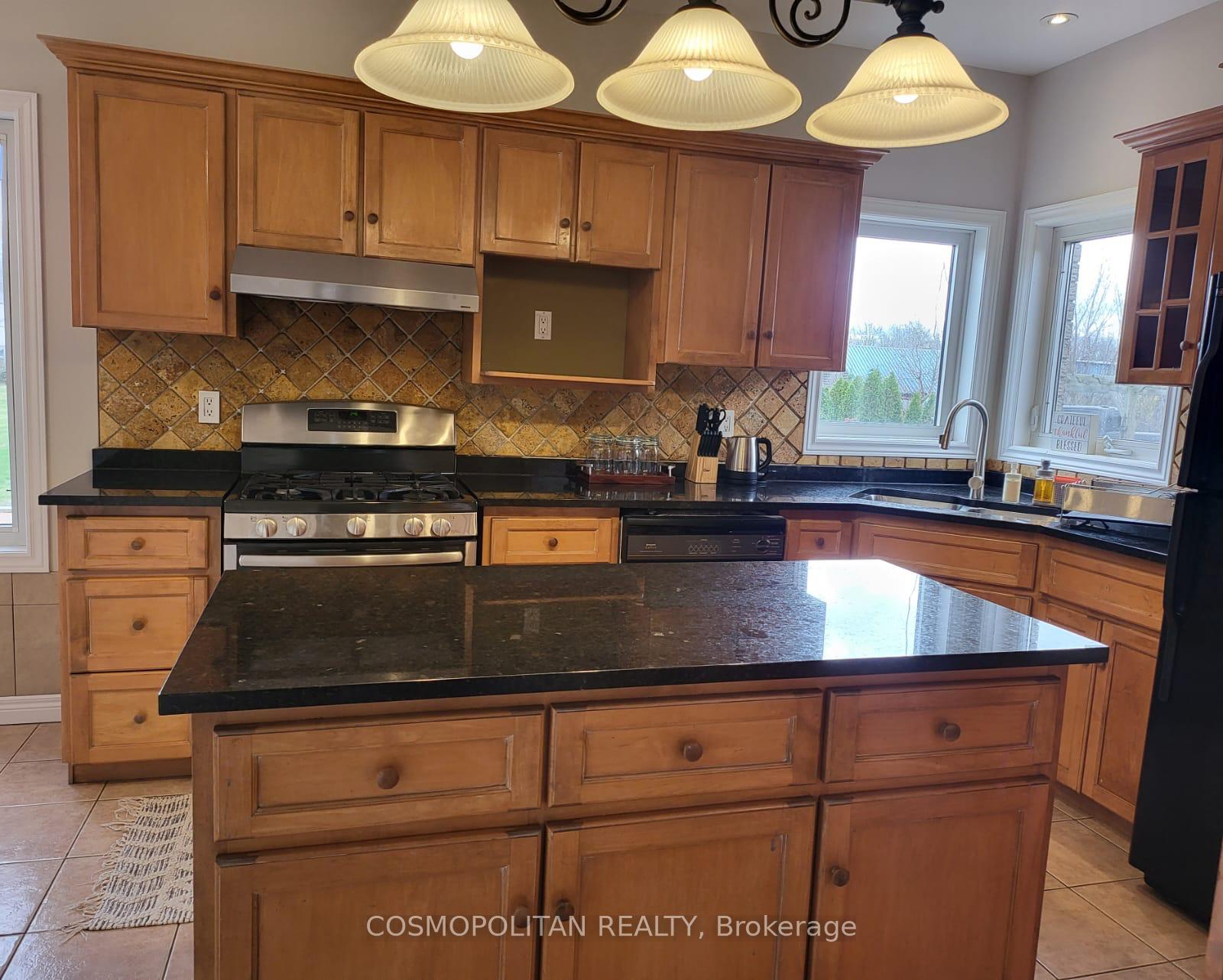 Photo 15 of 195 Woolverton Road, Grimsby, Grimsby Escarpment — HOMEH