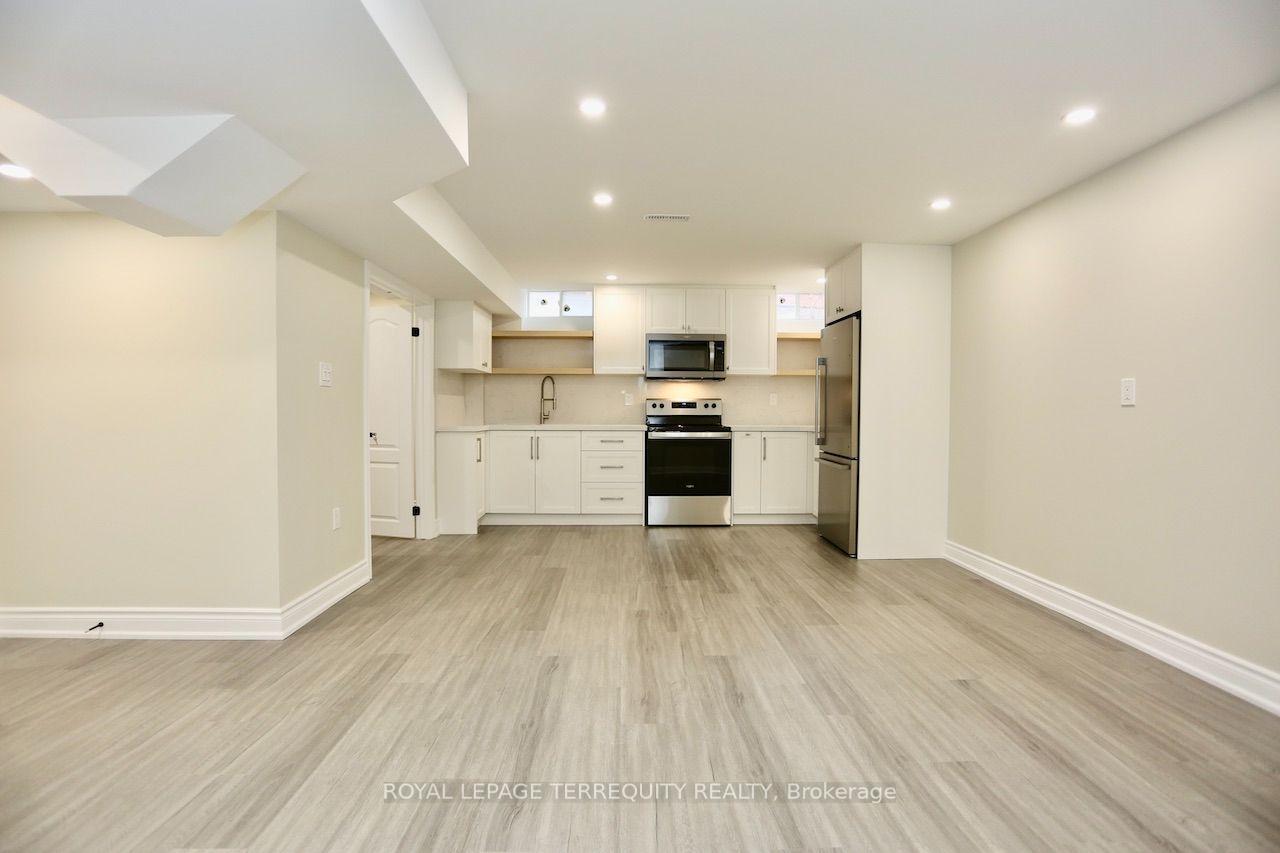 Front of Unit Lower, 2138 Castle Hill Court