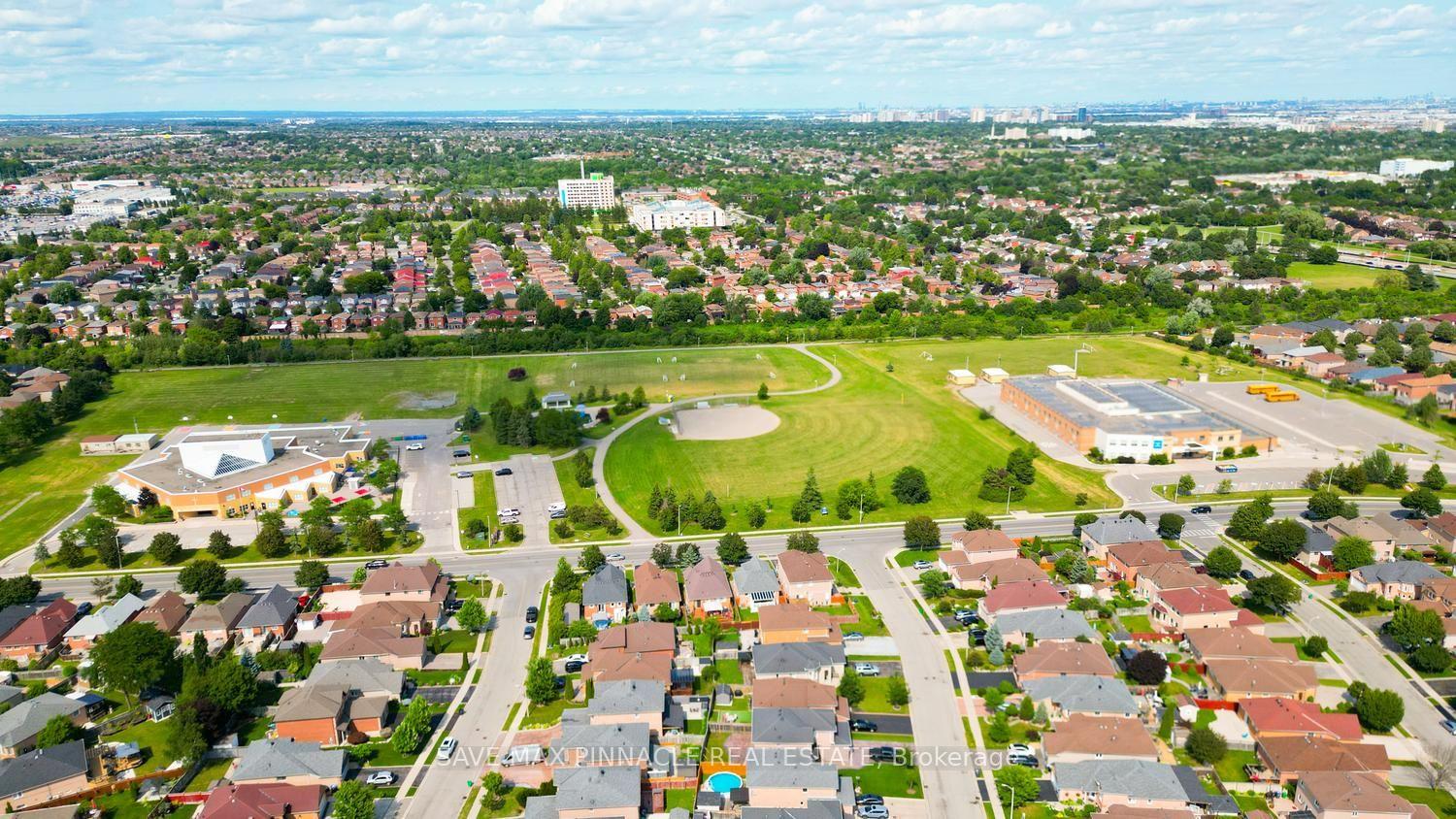 Photo 3 of Unit 42, 9800 Mclaughlin Road, Brampton, Fletcher's Creek Village — HOMEH
