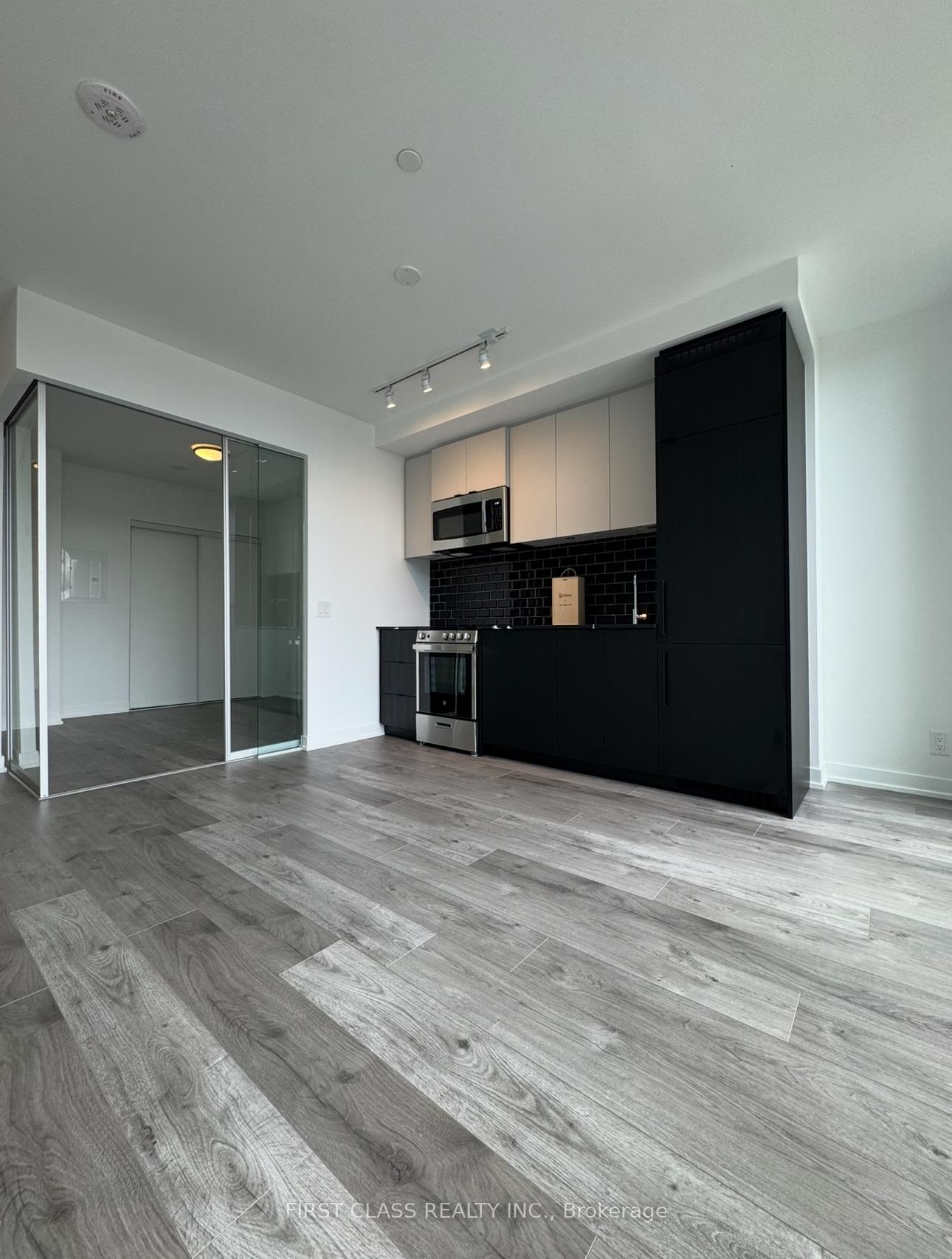 Photo 5 of Unit 504, 285 Dufferin Street, Toronto, South Parkdale — HOMEH