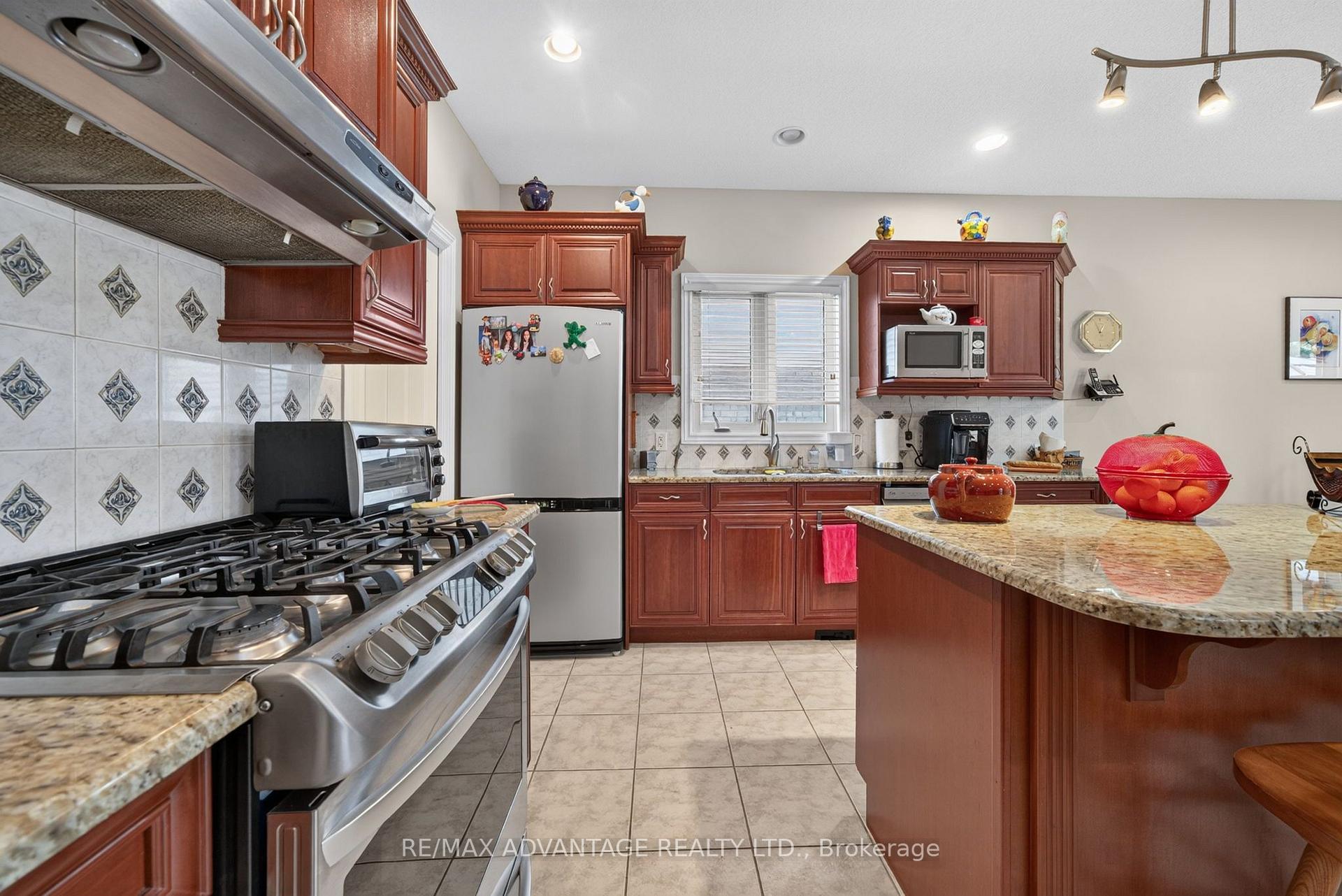 Photo 11 of 8 Willard Crescent, Middlesex Centre, Kilworth — HOMEH