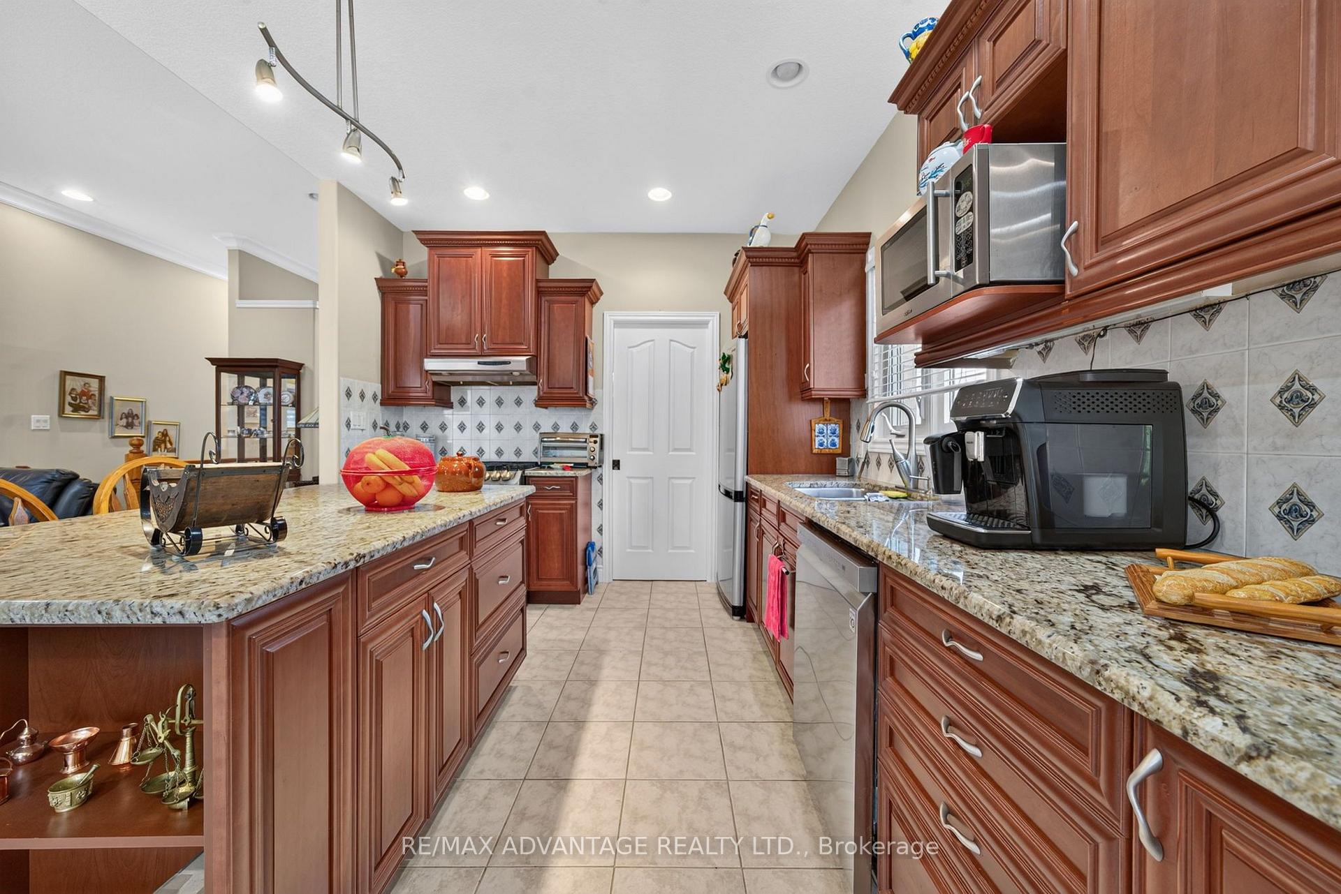 Photo 12 of 8 Willard Crescent, Middlesex Centre, Kilworth — HOMEH