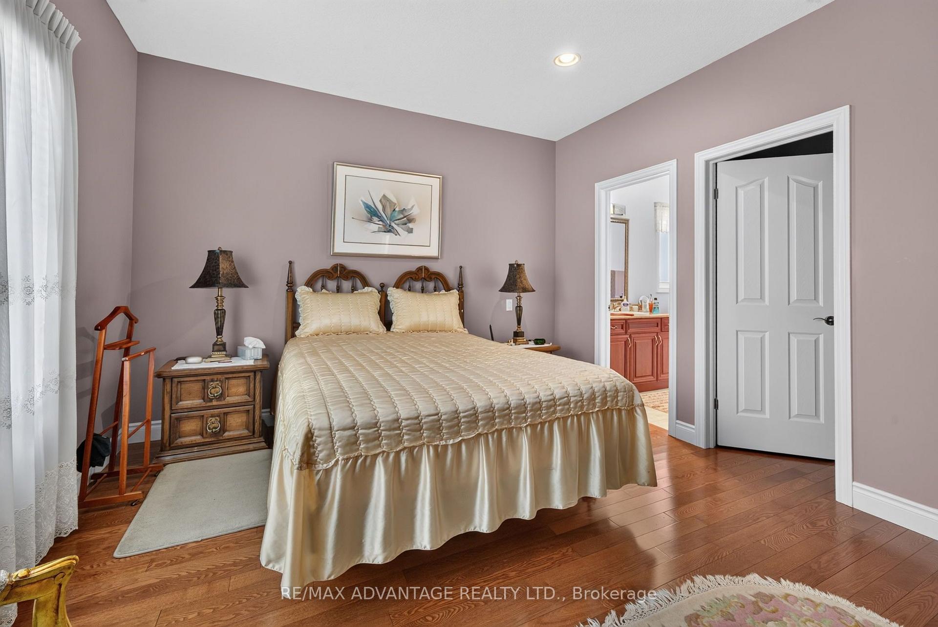 Photo 19 of 8 Willard Crescent, Middlesex Centre, Kilworth — HOMEH