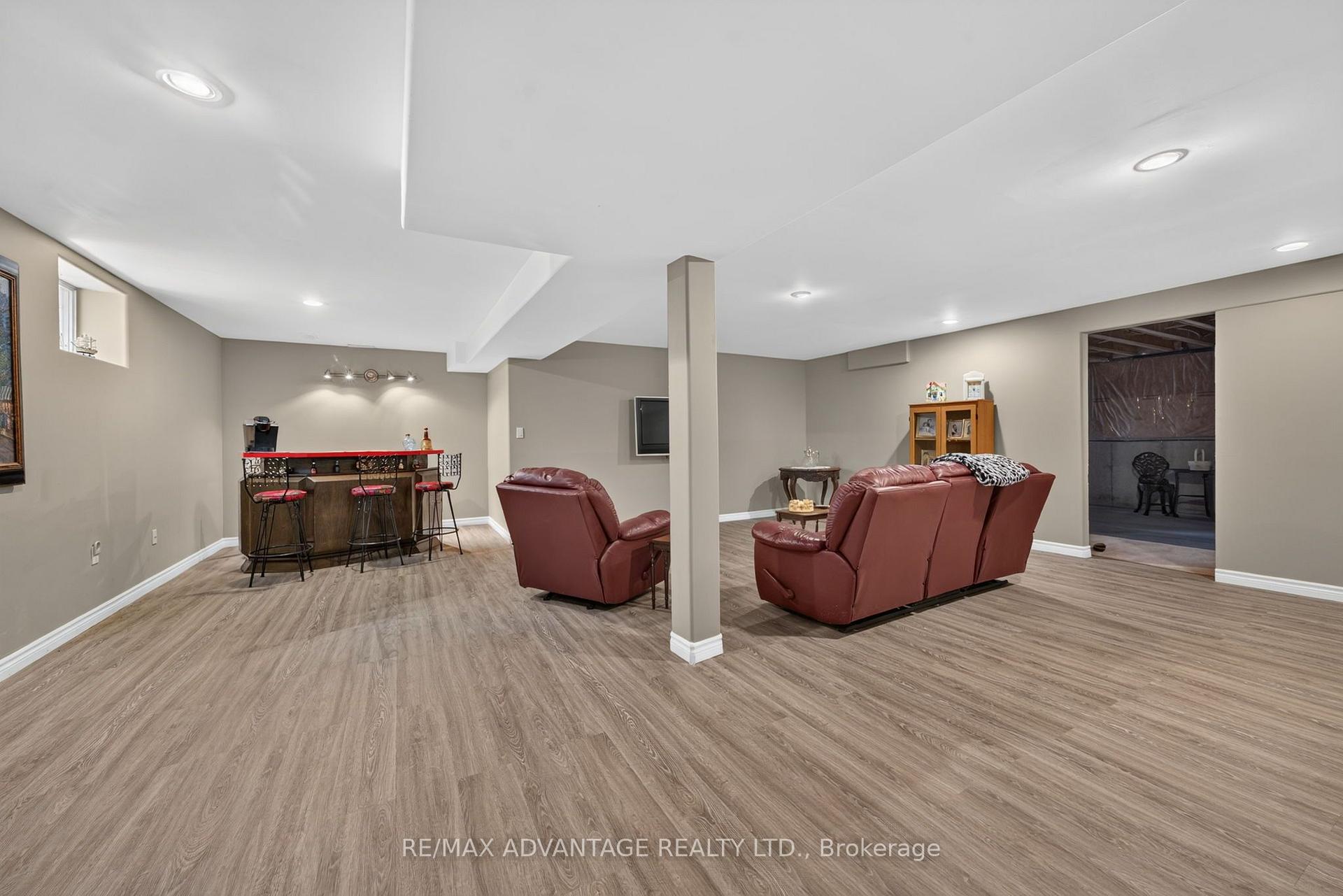 Photo 24 of 8 Willard Crescent, Middlesex Centre, Kilworth — HOMEH