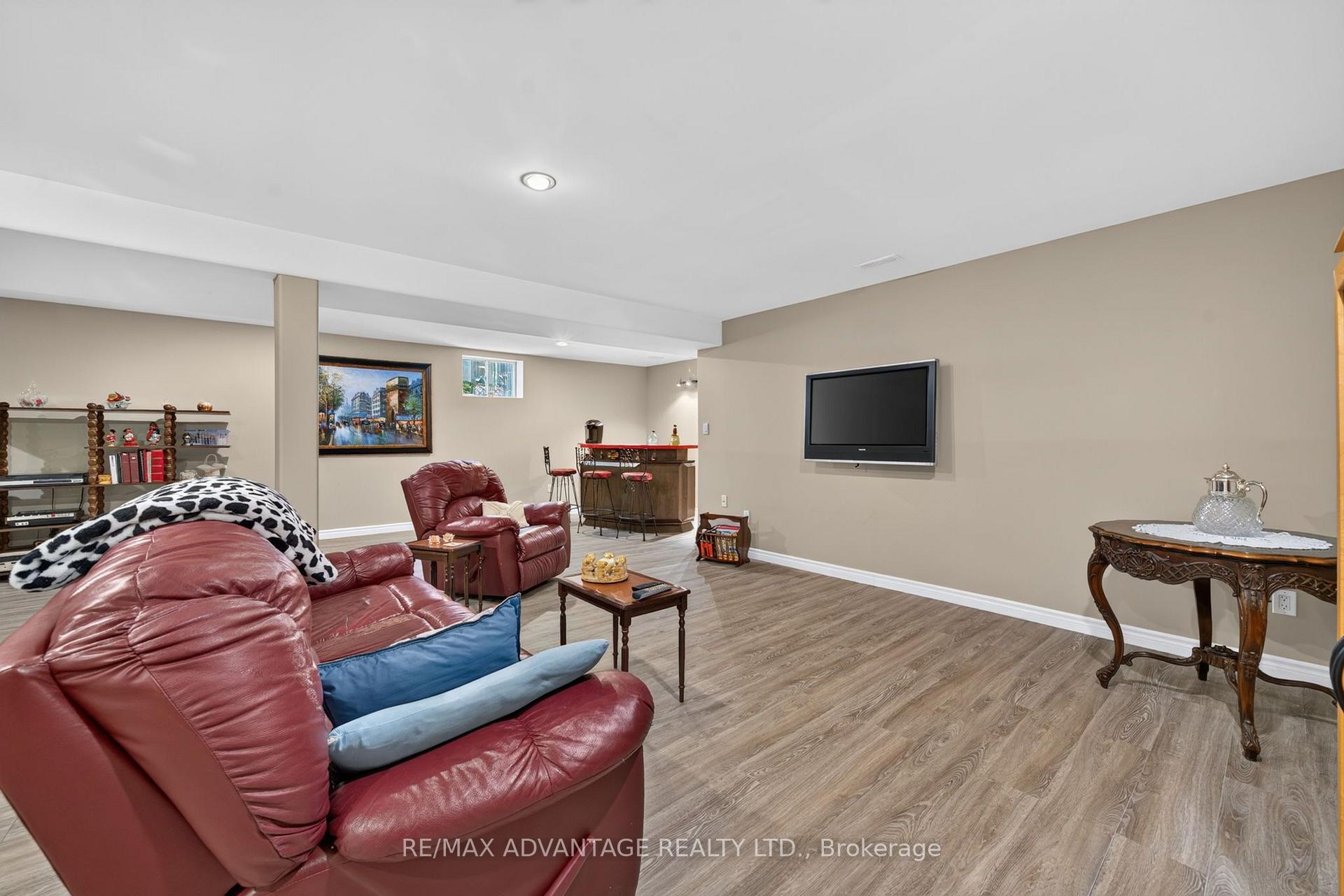 Photo 25 of 8 Willard Crescent, Middlesex Centre, Kilworth — HOMEH
