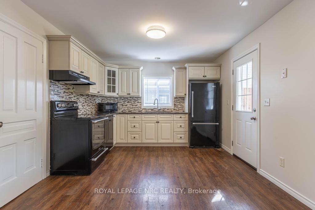 Photo 6 of 30 Walnut Street, St. Catharines, Secord Woods — HOMEH