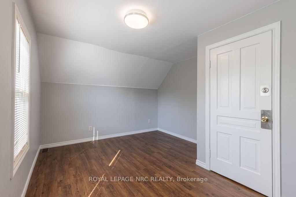Photo 18 of 30 Walnut Street, St. Catharines, Secord Woods — HOMEH