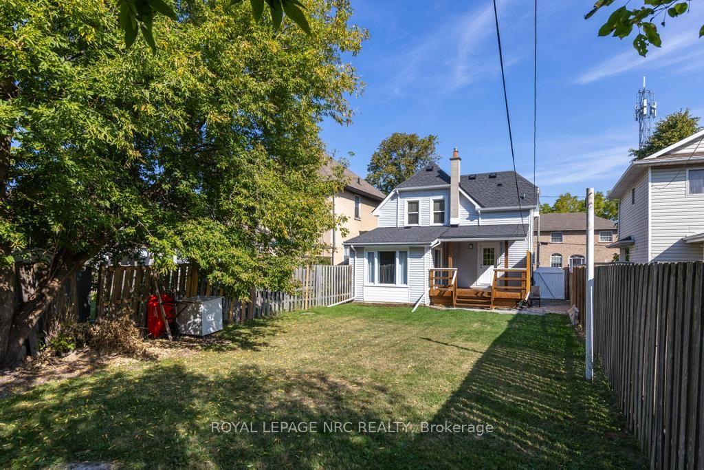 Photo 22 of 30 Walnut Street, St. Catharines, Secord Woods — HOMEH