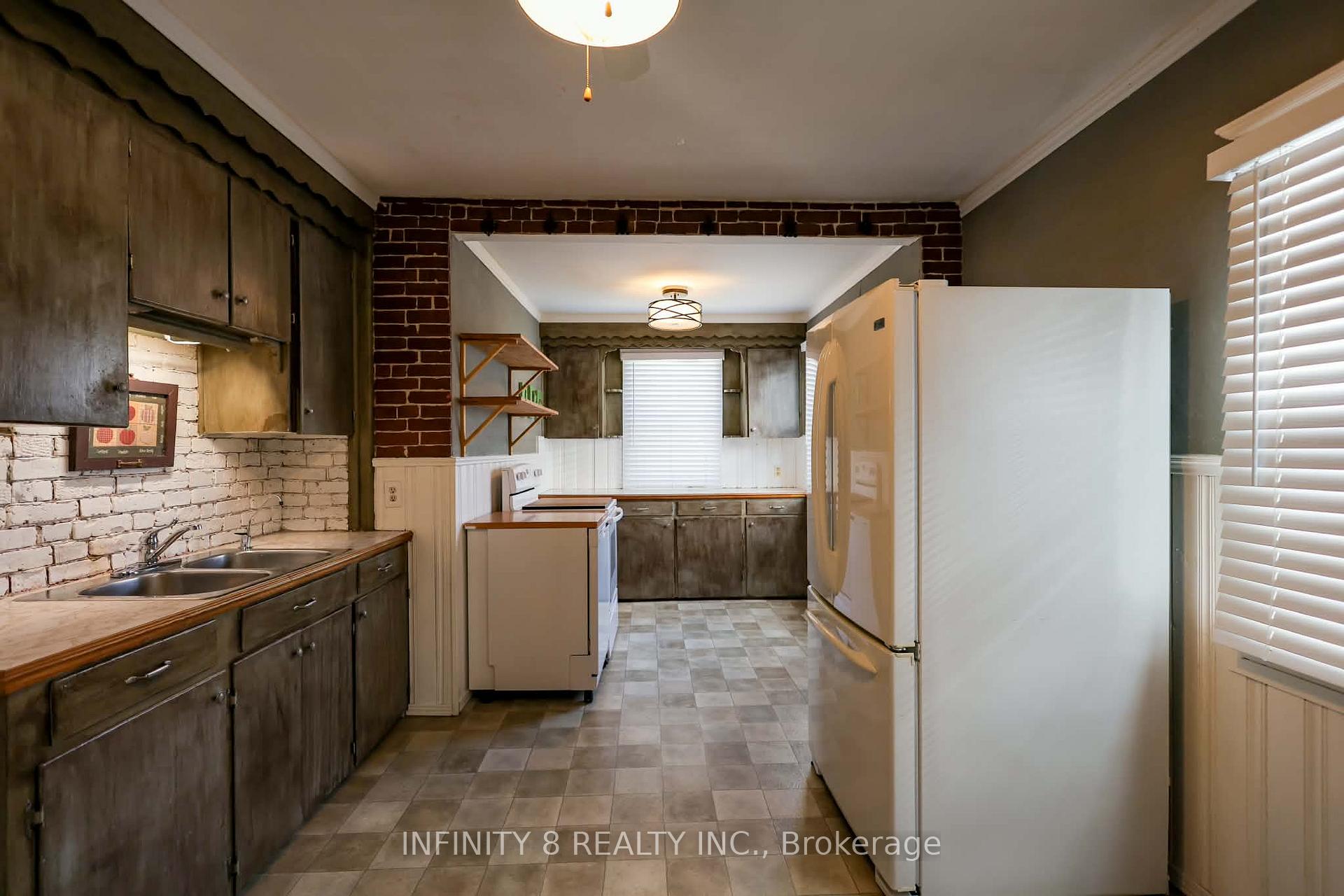 Photo 5 of 4 Alpine Street, St. Catharines, Grapeview — HOMEH