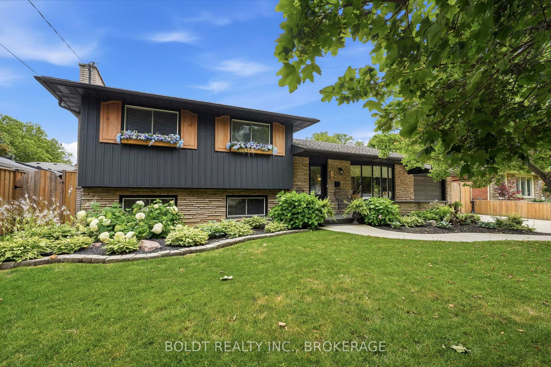 Photo 1 of 18 Prince Charles Drive, St. Catharines, Lakeport — HOMEH