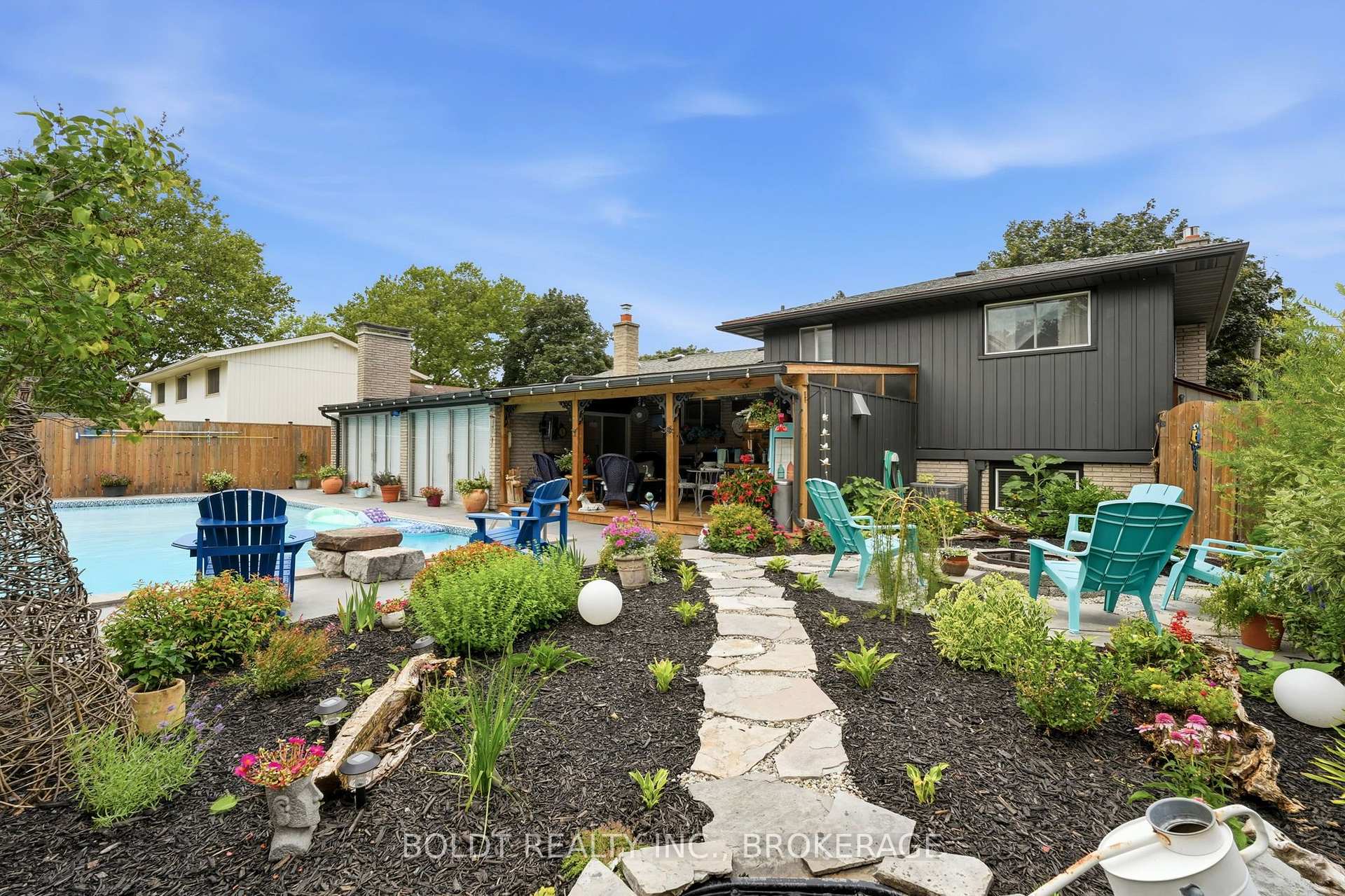 Photo 3 of 18 Prince Charles Drive, St. Catharines, Lakeport — HOMEH