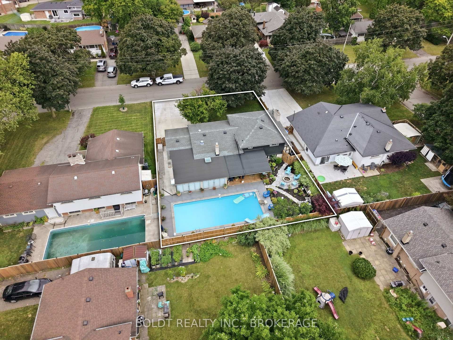 Photo 4 of 18 Prince Charles Drive, St. Catharines, Lakeport — HOMEH