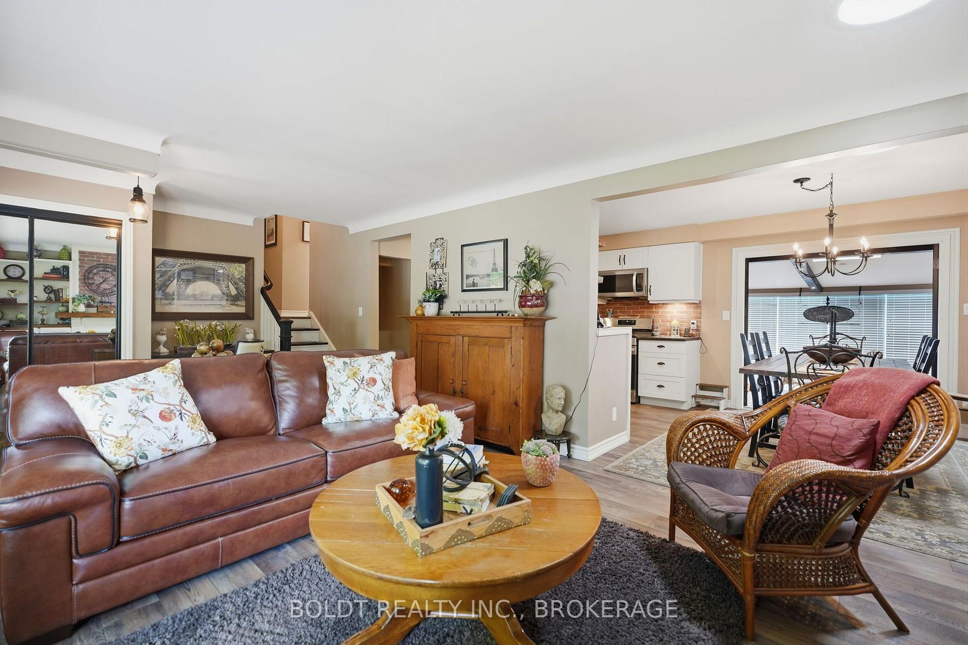 Photo 11 of 18 Prince Charles Drive, St. Catharines, Lakeport — HOMEH