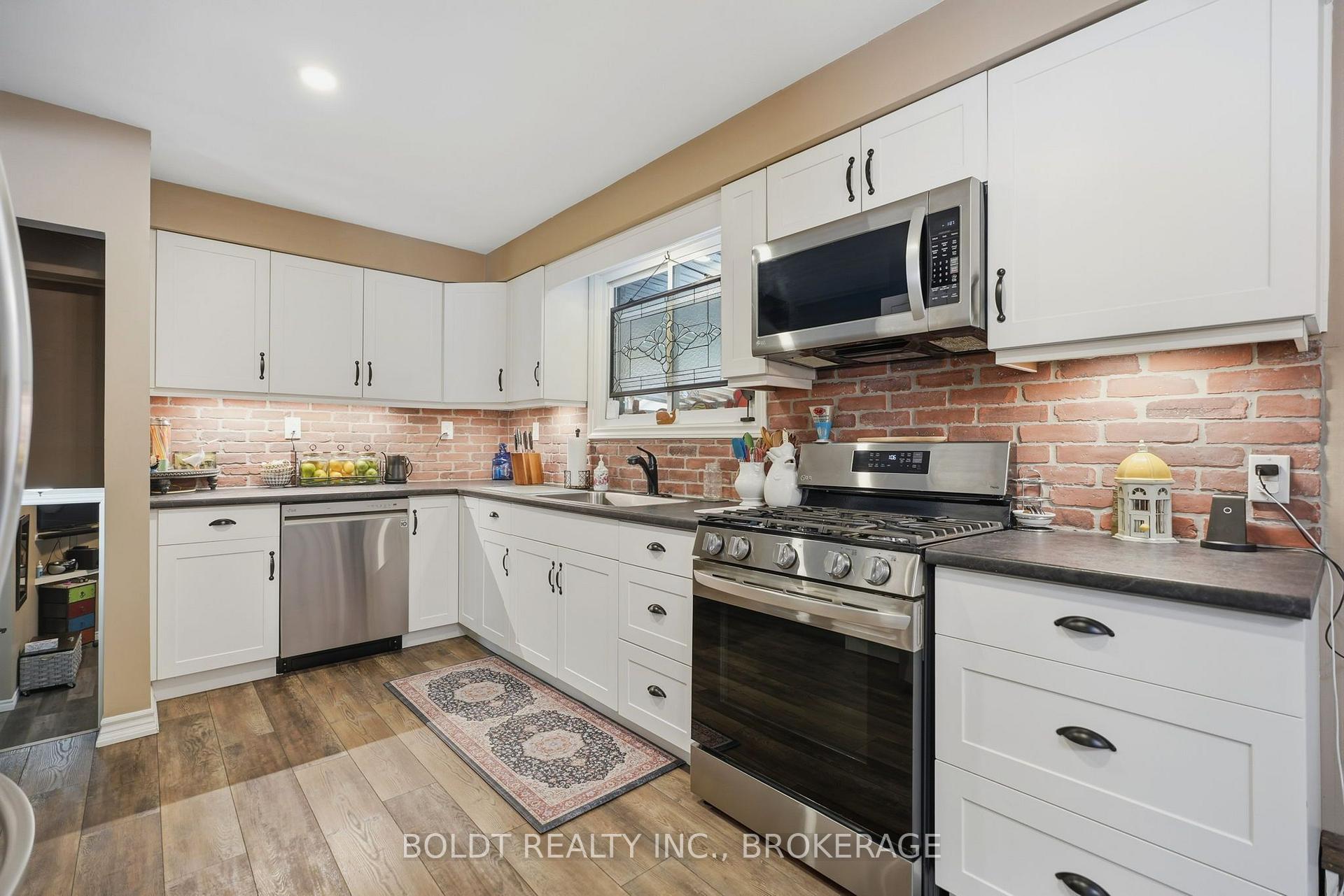 Photo 15 of 18 Prince Charles Drive, St. Catharines, Lakeport — HOMEH