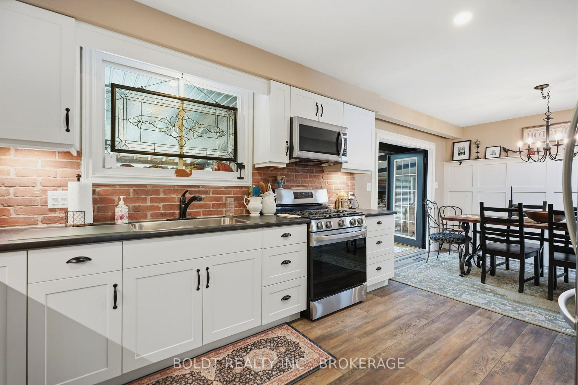 Photo 16 of 18 Prince Charles Drive, St. Catharines, Lakeport — HOMEH