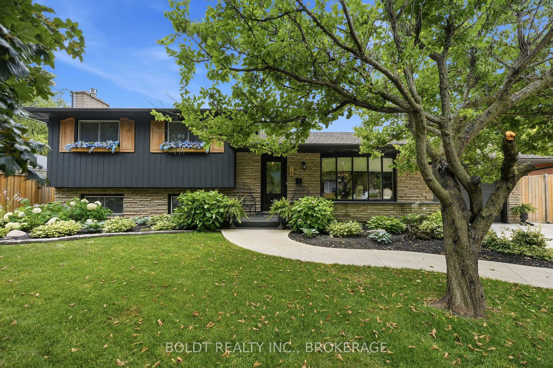Photo 50 of 18 Prince Charles Drive, St. Catharines, Lakeport — HOMEH
