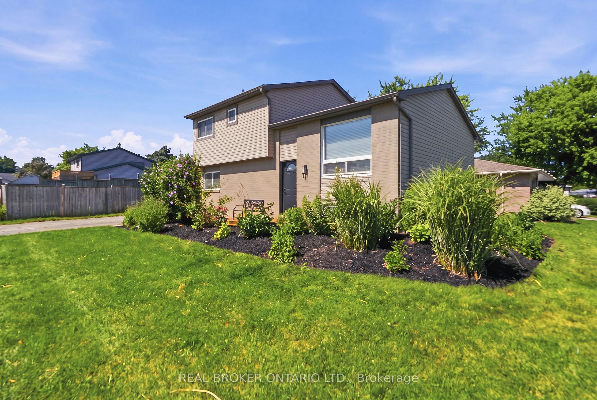 Photo 4 of 3 Prideaux Street, Hamilton, Stoney Creek Mountain — HOMEH