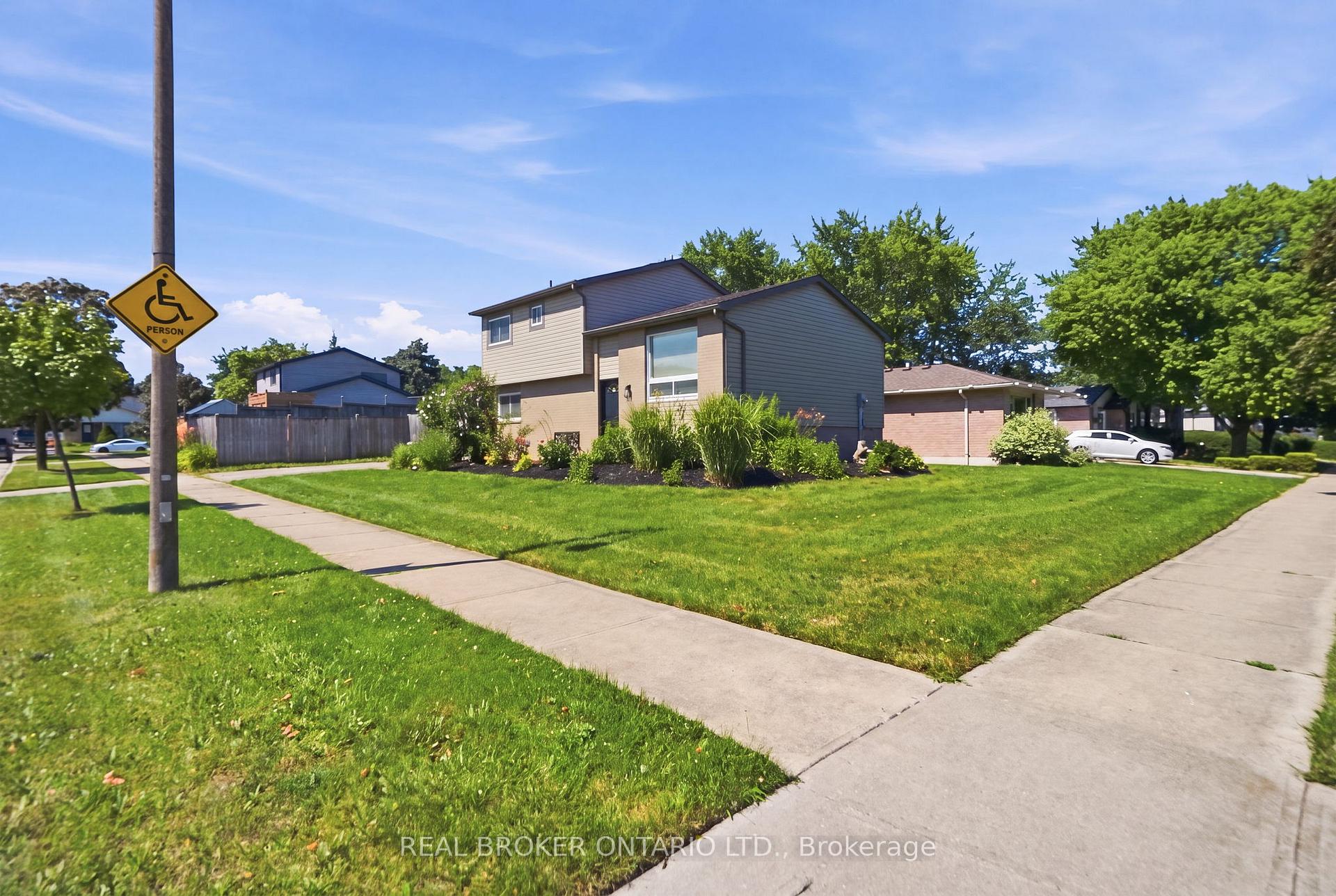 Photo 5 of 3 Prideaux Street, Hamilton, Stoney Creek Mountain — HOMEH