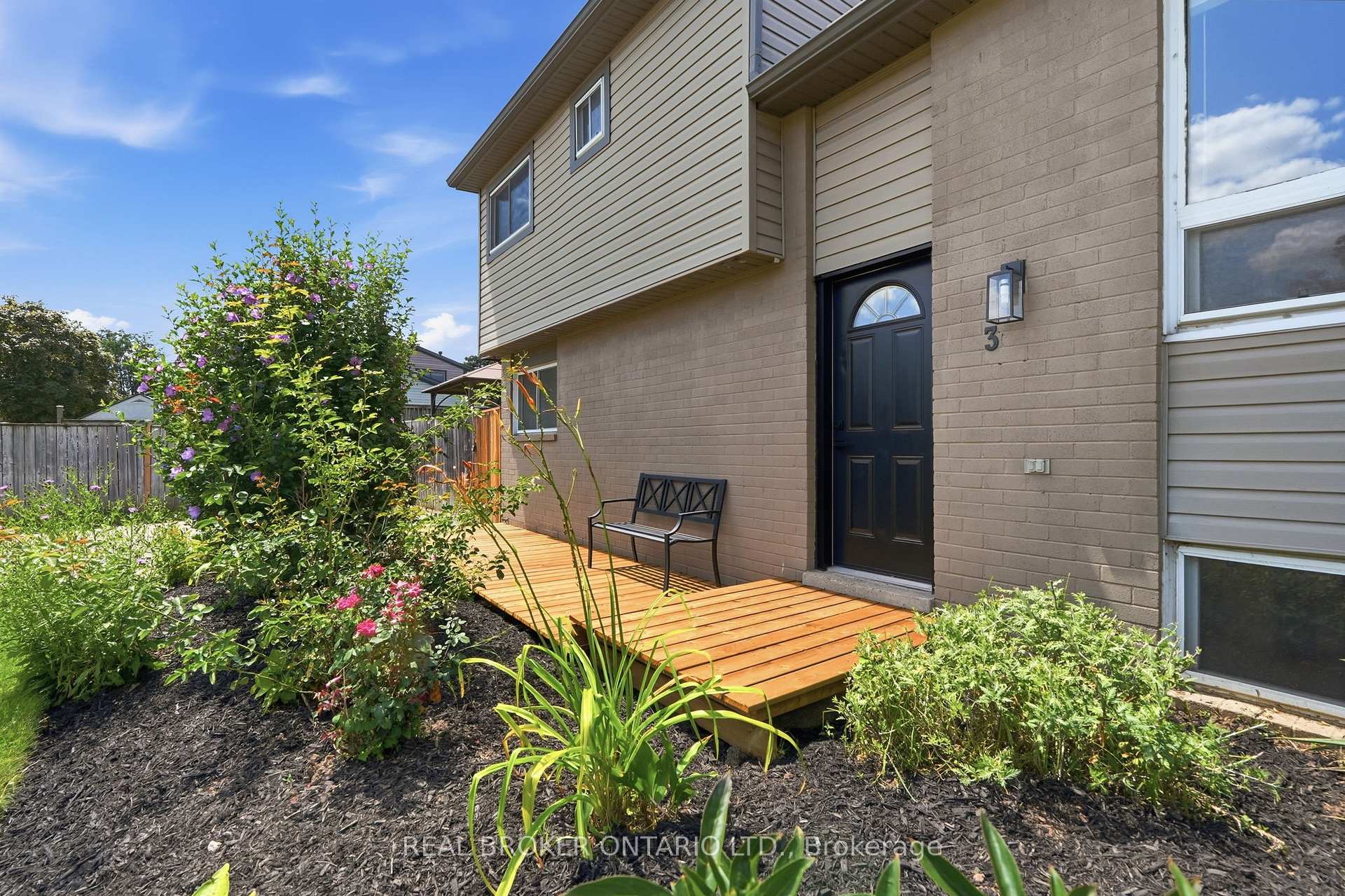 Photo 6 of 3 Prideaux Street, Hamilton, Stoney Creek Mountain — HOMEH