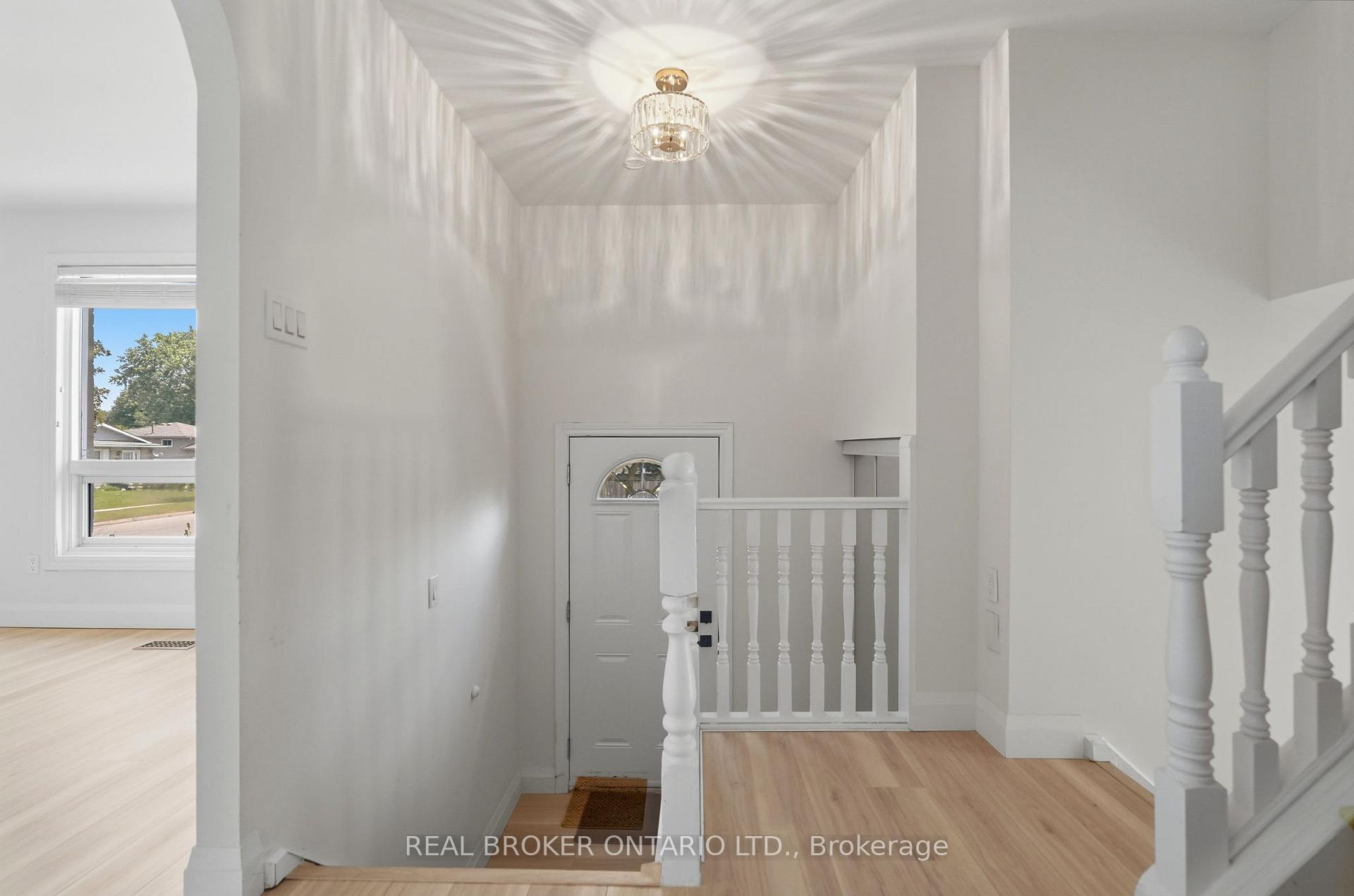 Photo 8 of 3 Prideaux Street, Hamilton, Stoney Creek Mountain — HOMEH
