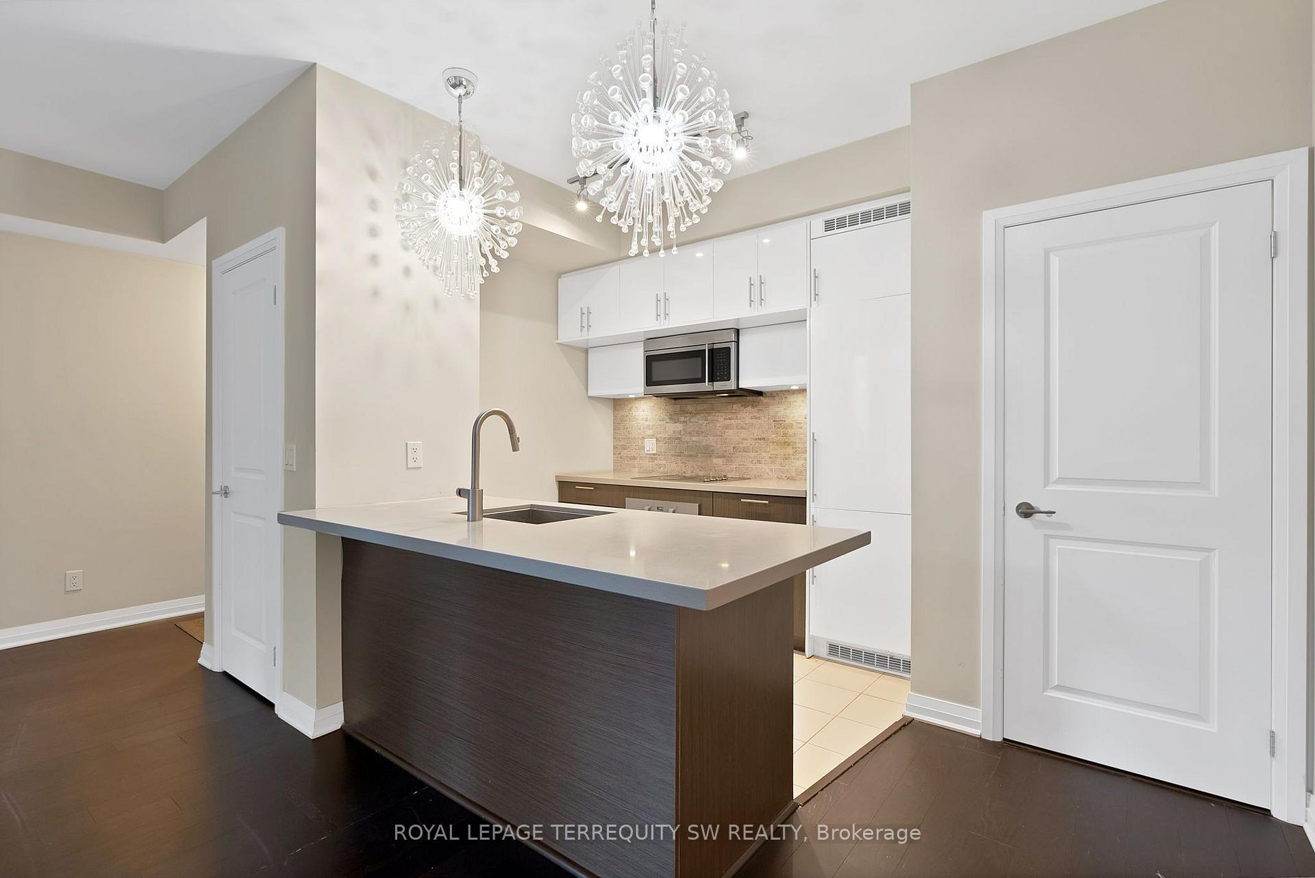 Photo 4 of Unit 1307, 8 Mercer Street, Toronto, Waterfront Communities — HOMEH