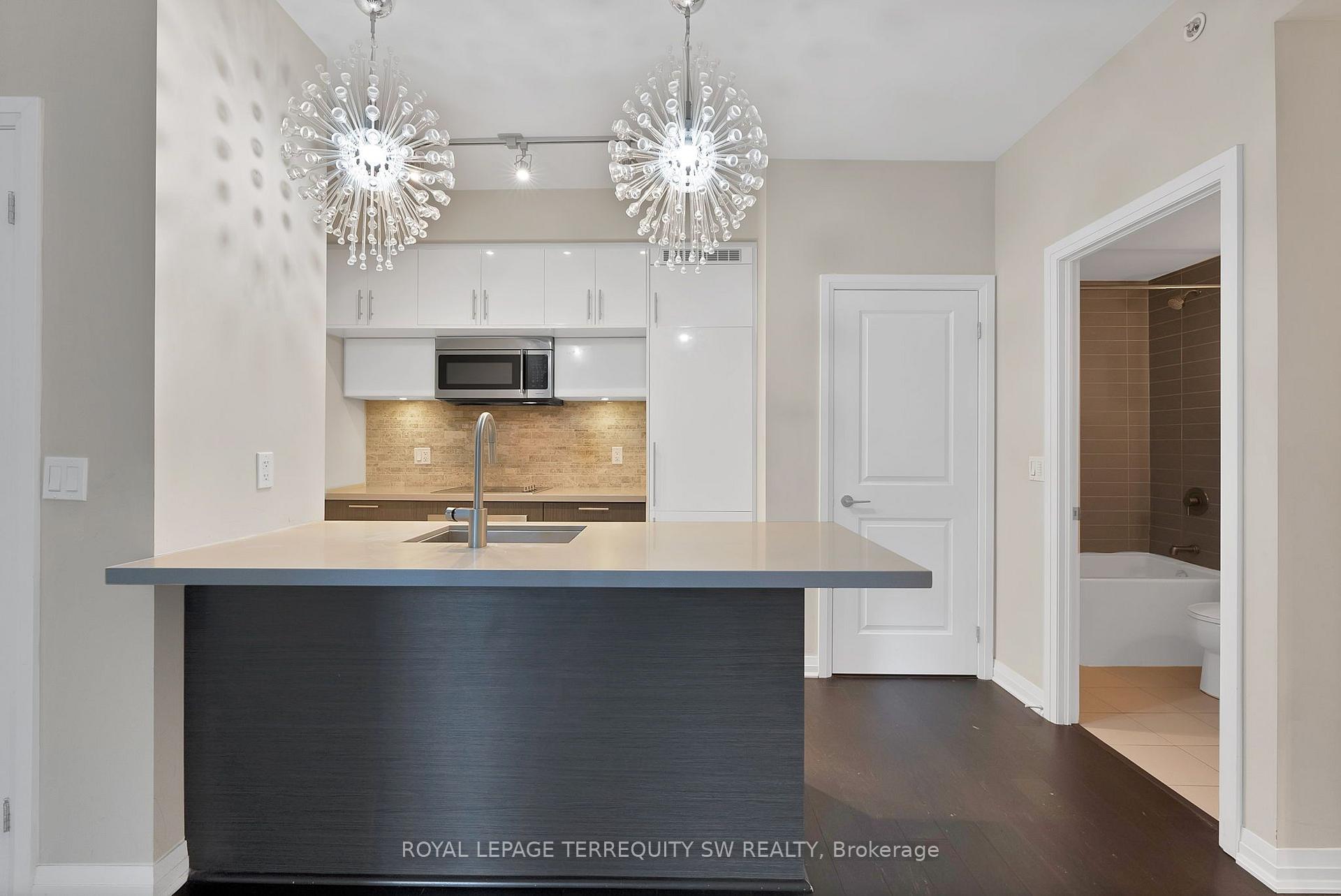 Photo 6 of Unit 1307, 8 Mercer Street, Toronto, Waterfront Communities — HOMEH