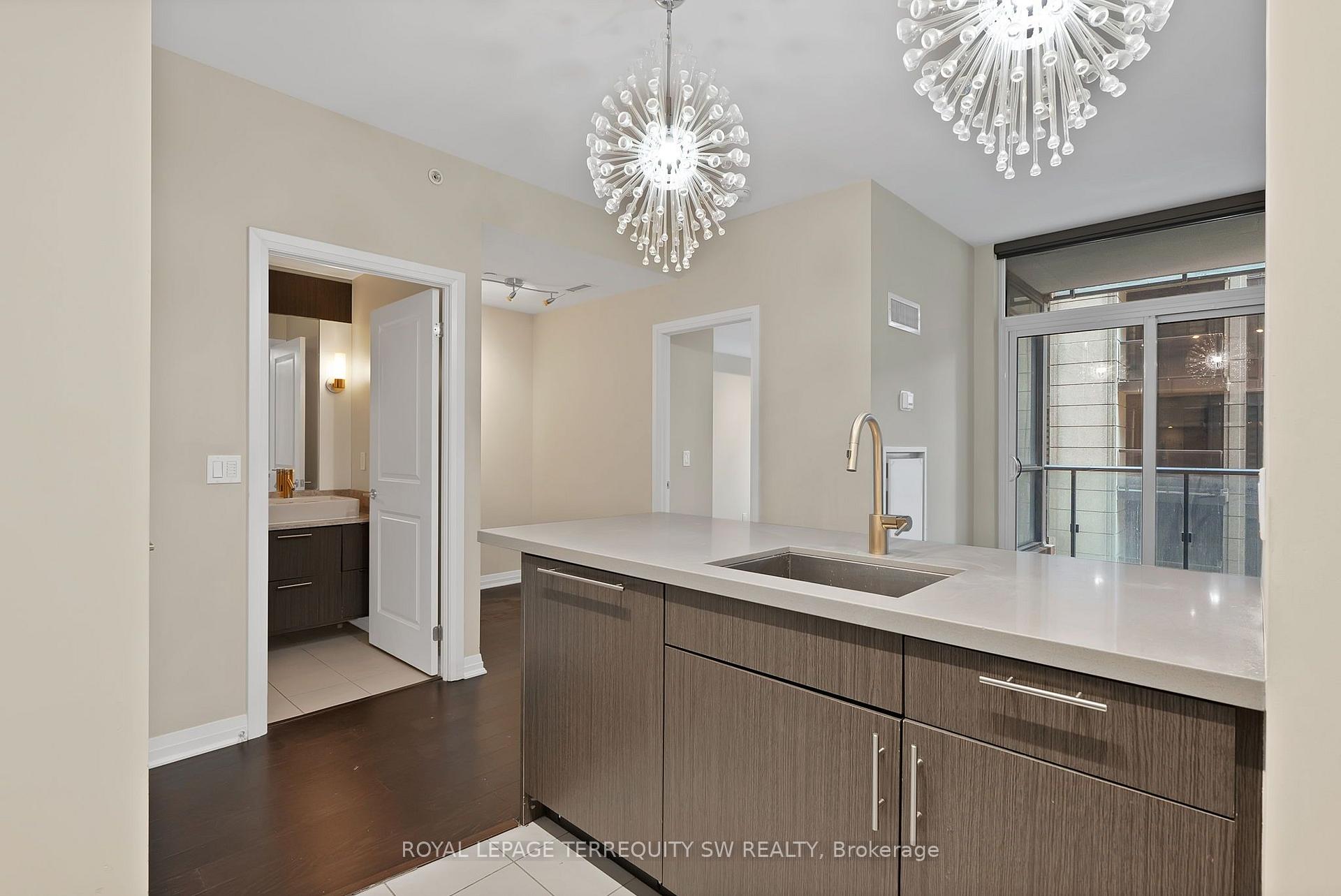 Photo 8 of Unit 1307, 8 Mercer Street, Toronto, Waterfront Communities — HOMEH