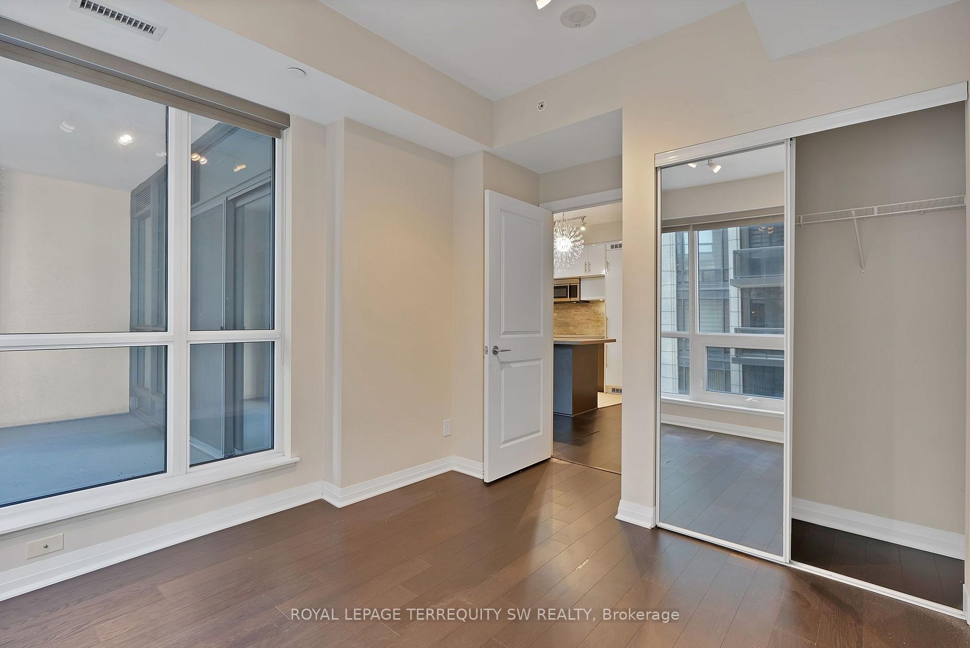 Photo 9 of Unit 1307, 8 Mercer Street, Toronto, Waterfront Communities — HOMEH