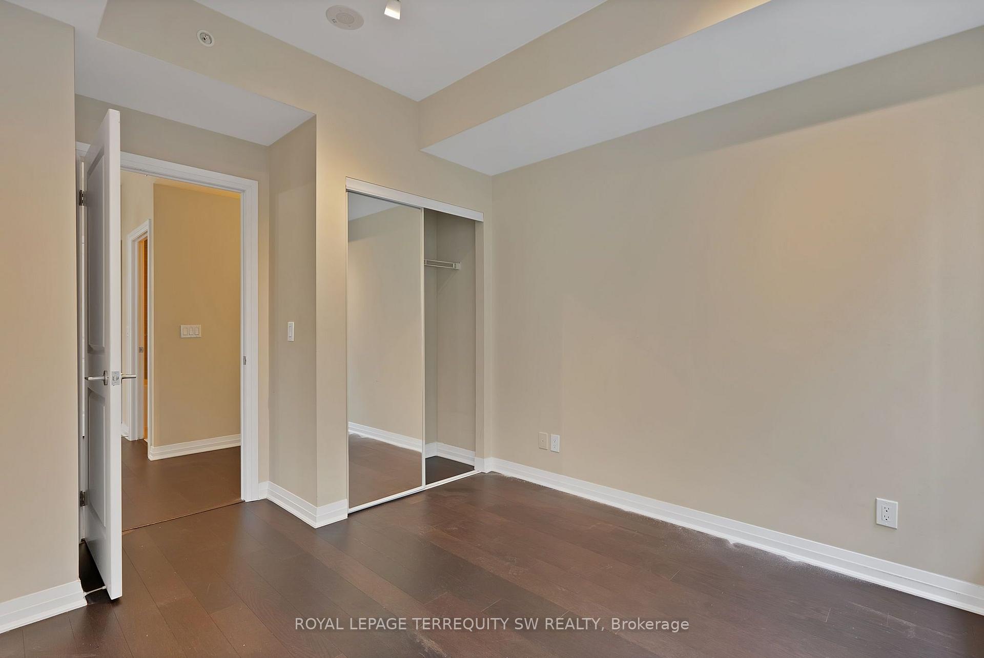 Photo 10 of Unit 1307, 8 Mercer Street, Toronto, Waterfront Communities — HOMEH
