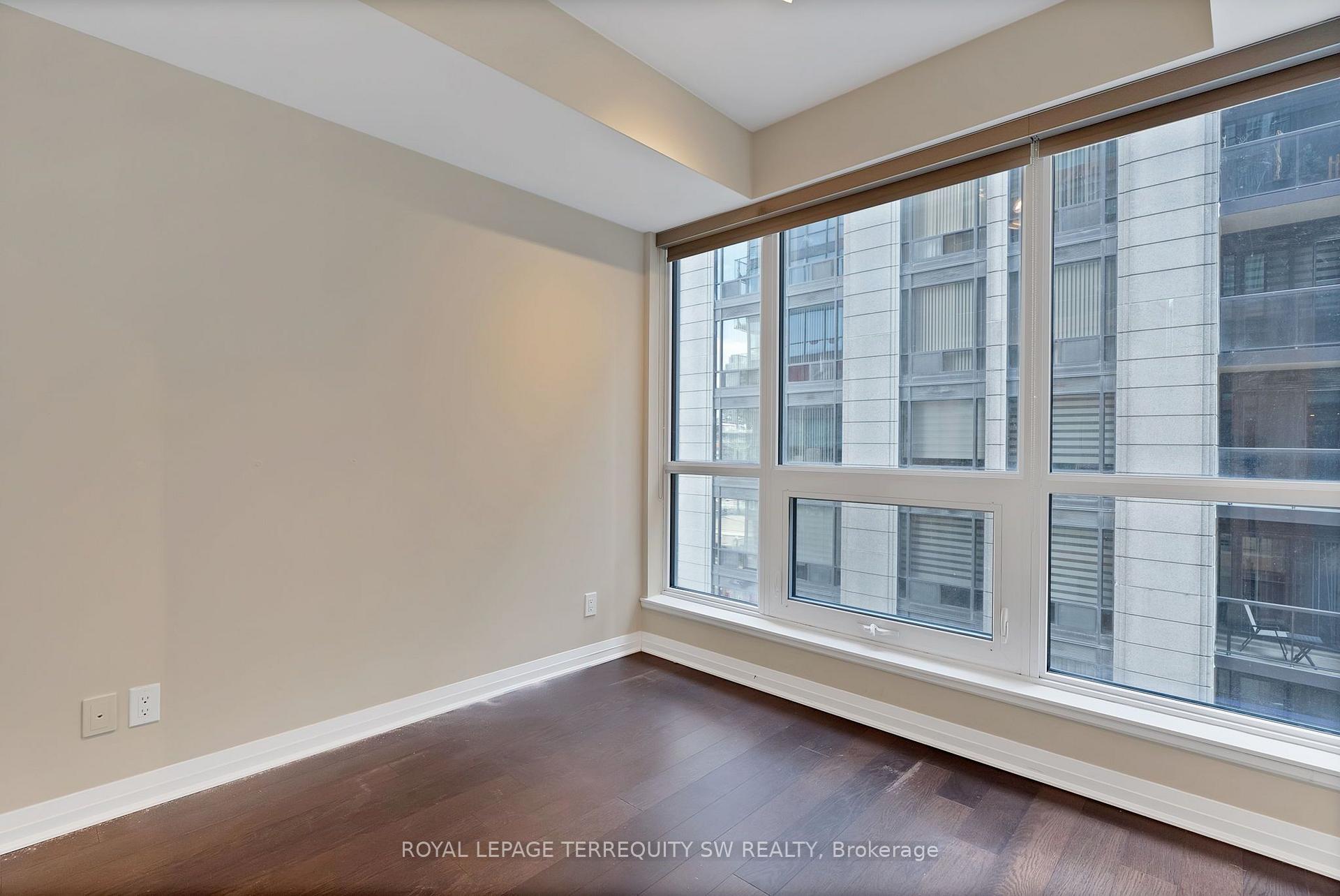 Photo 11 of Unit 1307, 8 Mercer Street, Toronto, Waterfront Communities — HOMEH