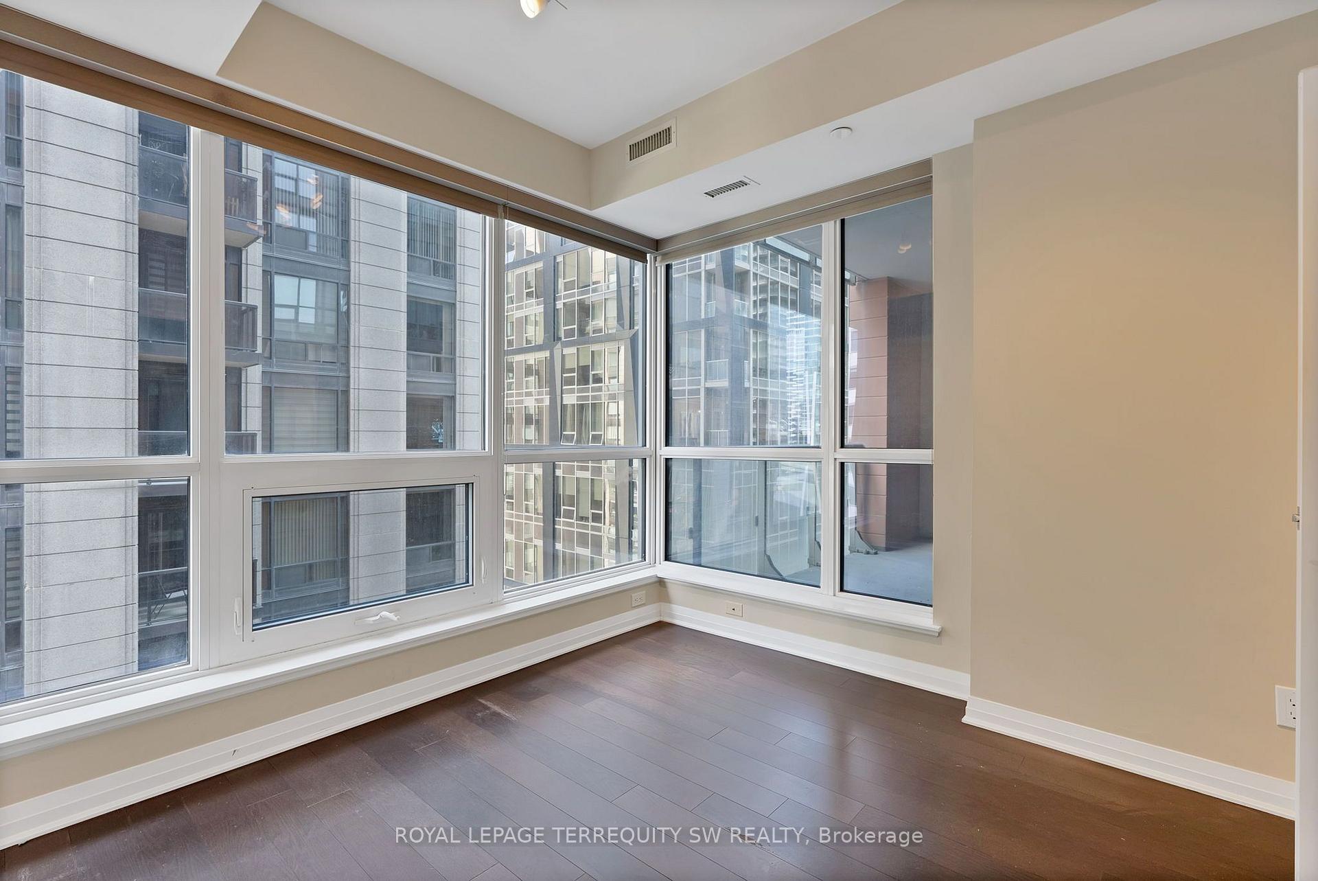 Photo 12 of Unit 1307, 8 Mercer Street, Toronto, Waterfront Communities — HOMEH