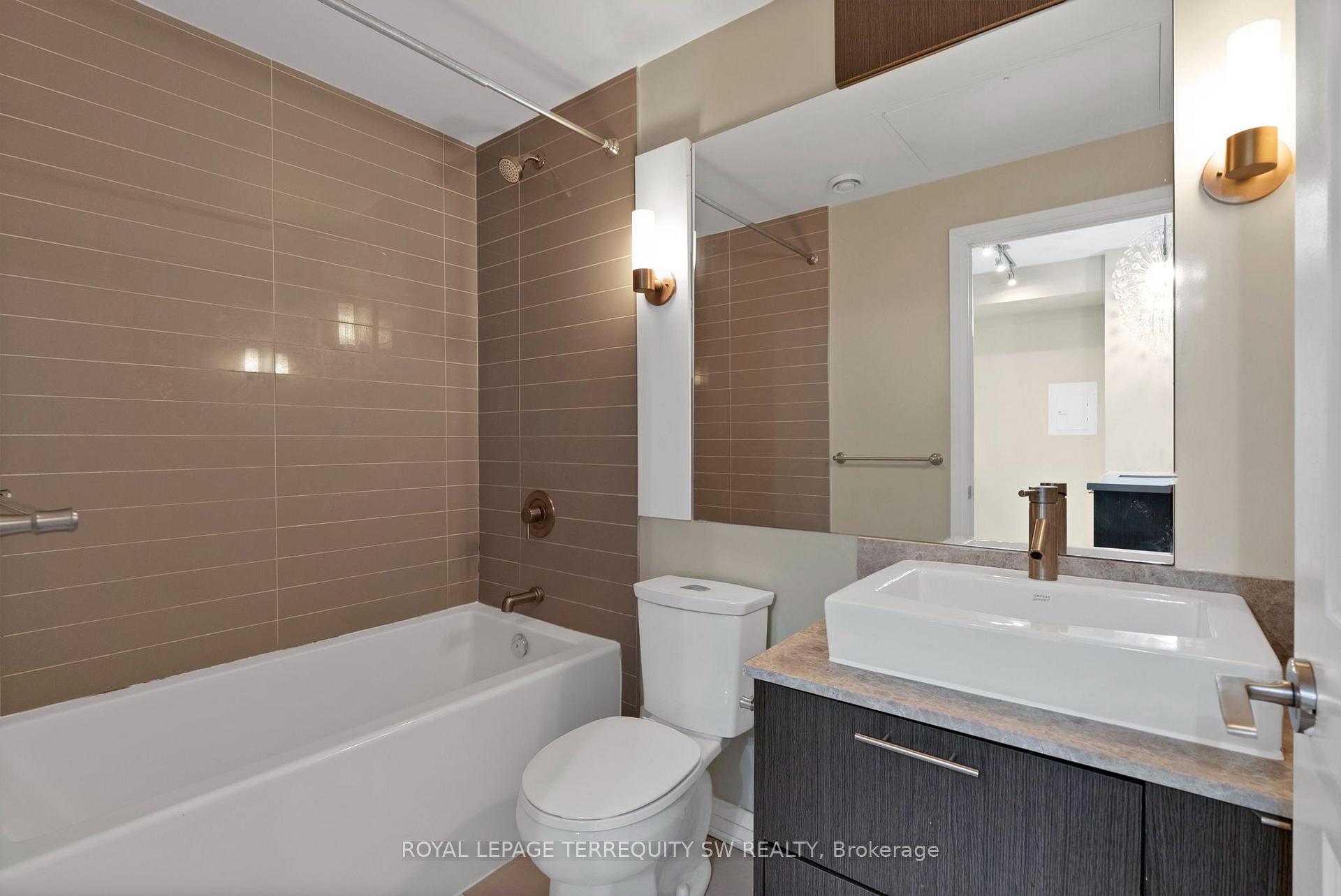 Photo 13 of Unit 1307, 8 Mercer Street, Toronto, Waterfront Communities — HOMEH