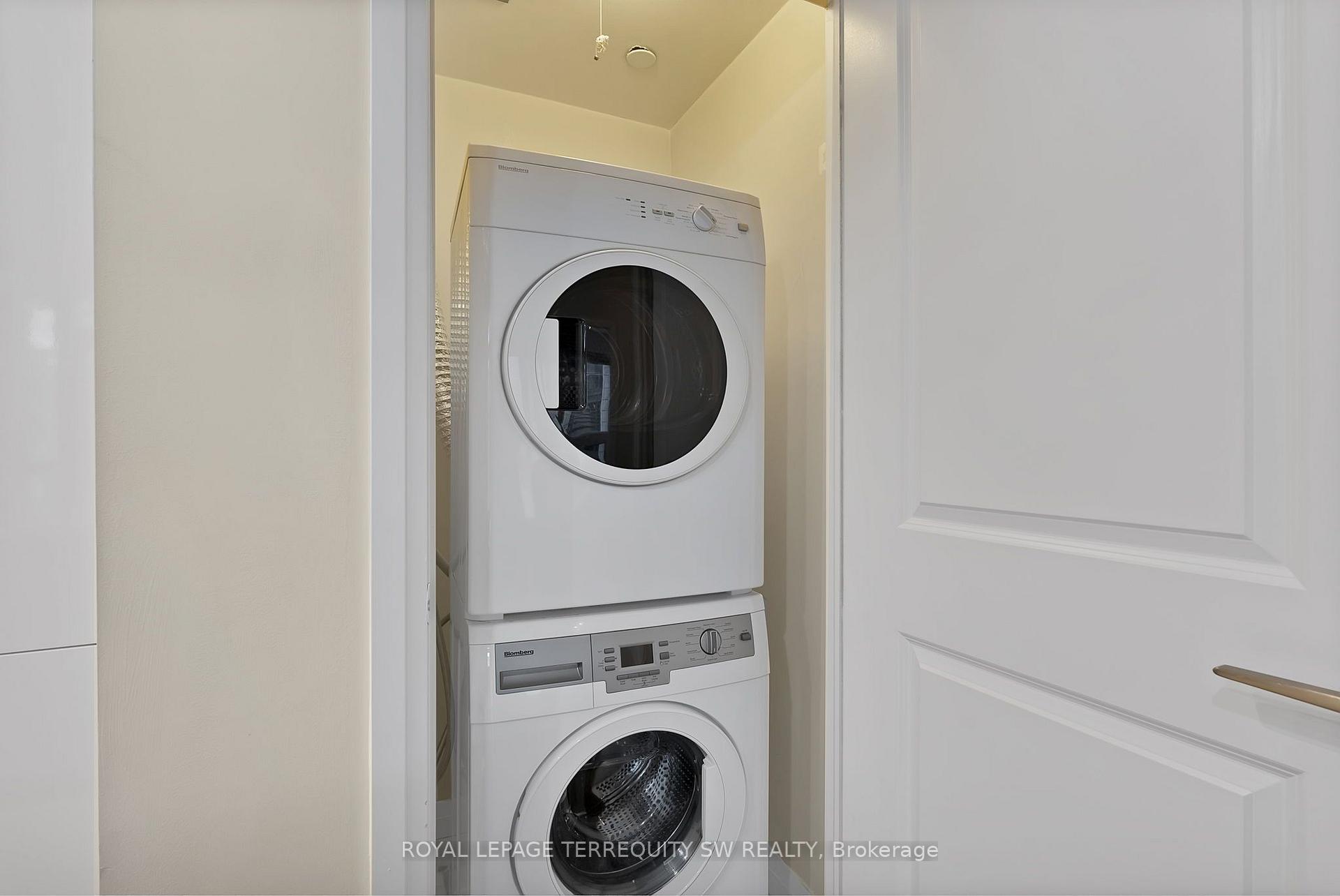 Photo 14 of Unit 1307, 8 Mercer Street, Toronto, Waterfront Communities — HOMEH