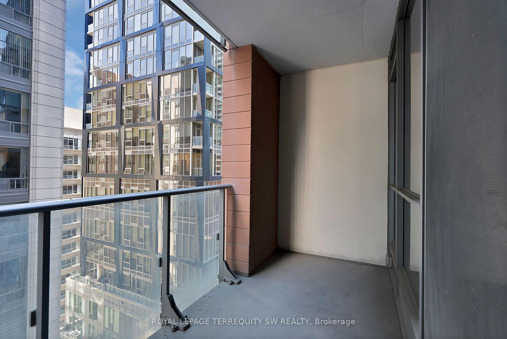 Photo 17 of Unit 1307, 8 Mercer Street, Toronto, Waterfront Communities — HOMEH
