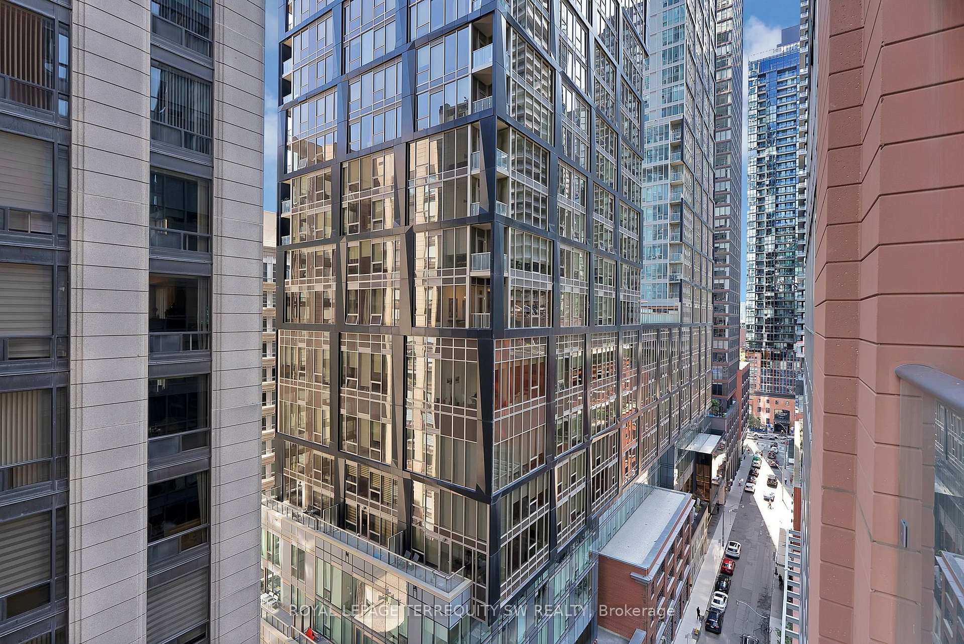 Photo 19 of Unit 1307, 8 Mercer Street, Toronto, Waterfront Communities — HOMEH