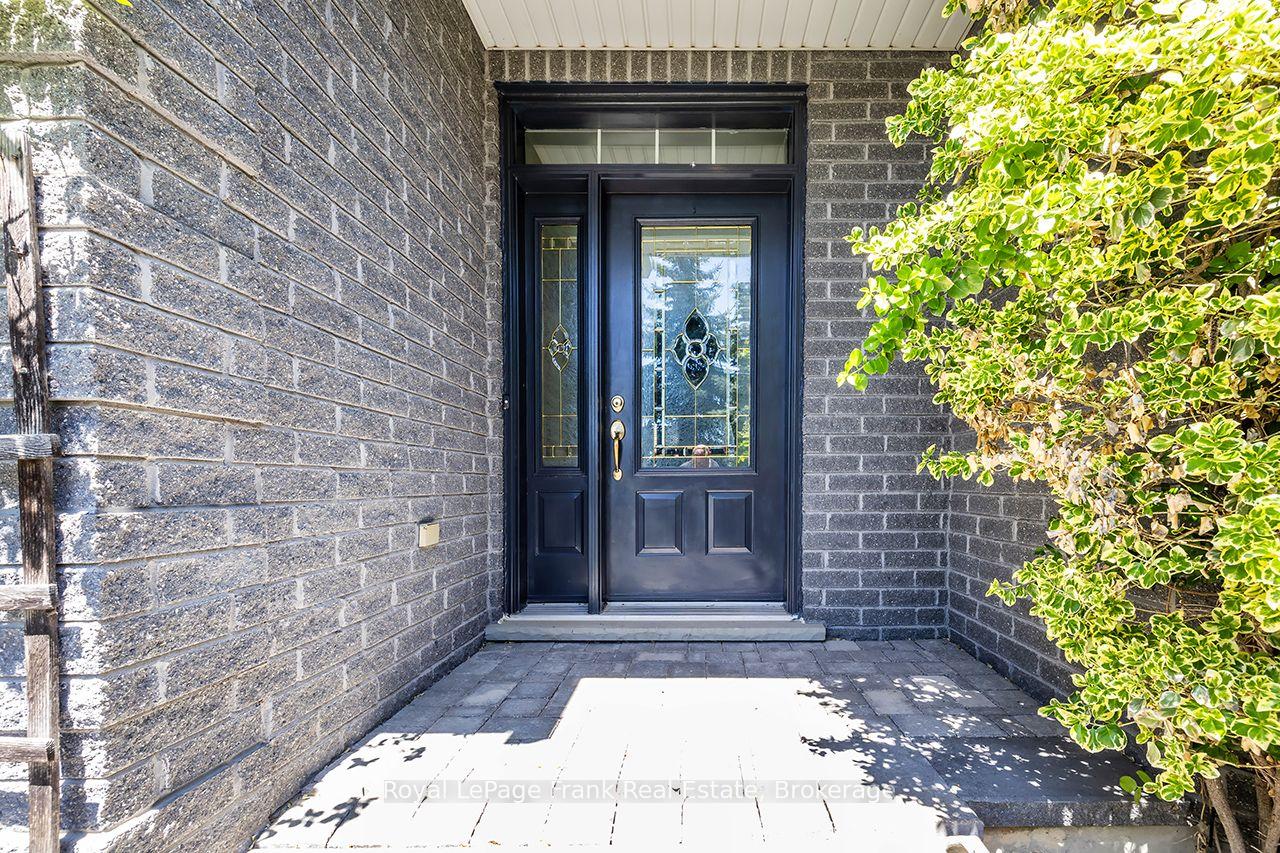 Photo 4 of 36 Lori Boulevard, Kawartha Lakes, Lindsay — HOMEH