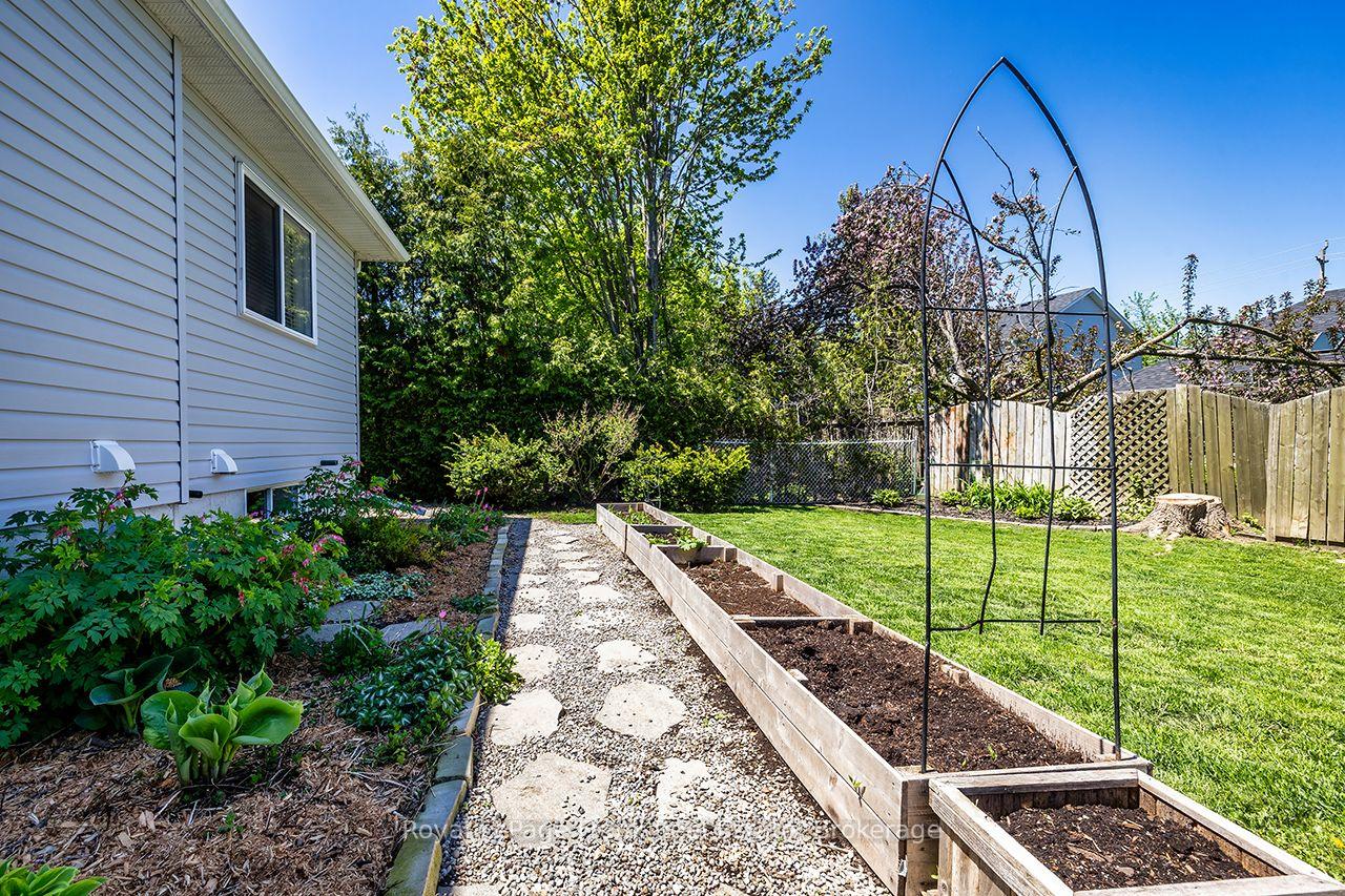 Photo 14 of 36 Lori Boulevard, Kawartha Lakes, Lindsay — HOMEH