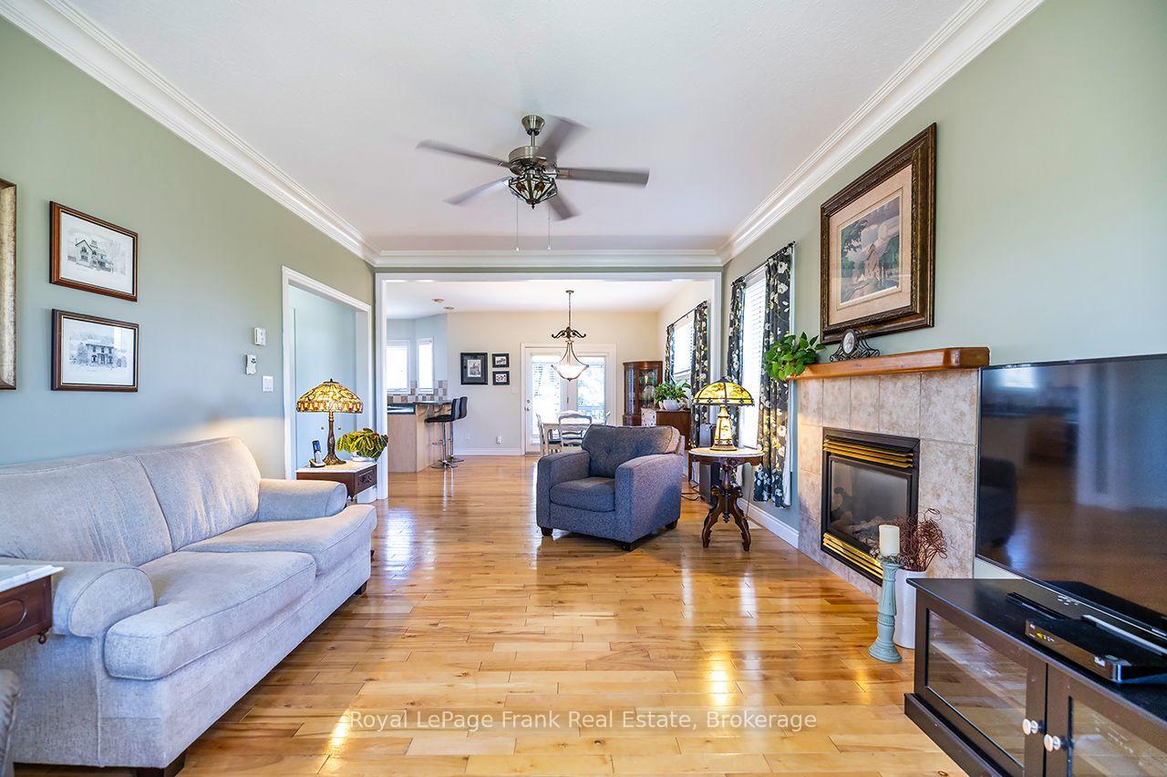 Photo 21 of 36 Lori Boulevard, Kawartha Lakes, Lindsay — HOMEH