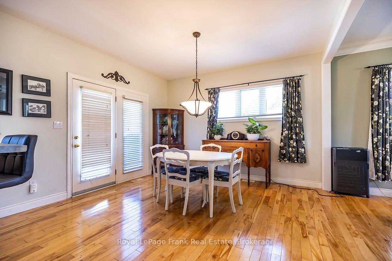 Photo 24 of 36 Lori Boulevard, Kawartha Lakes, Lindsay — HOMEH