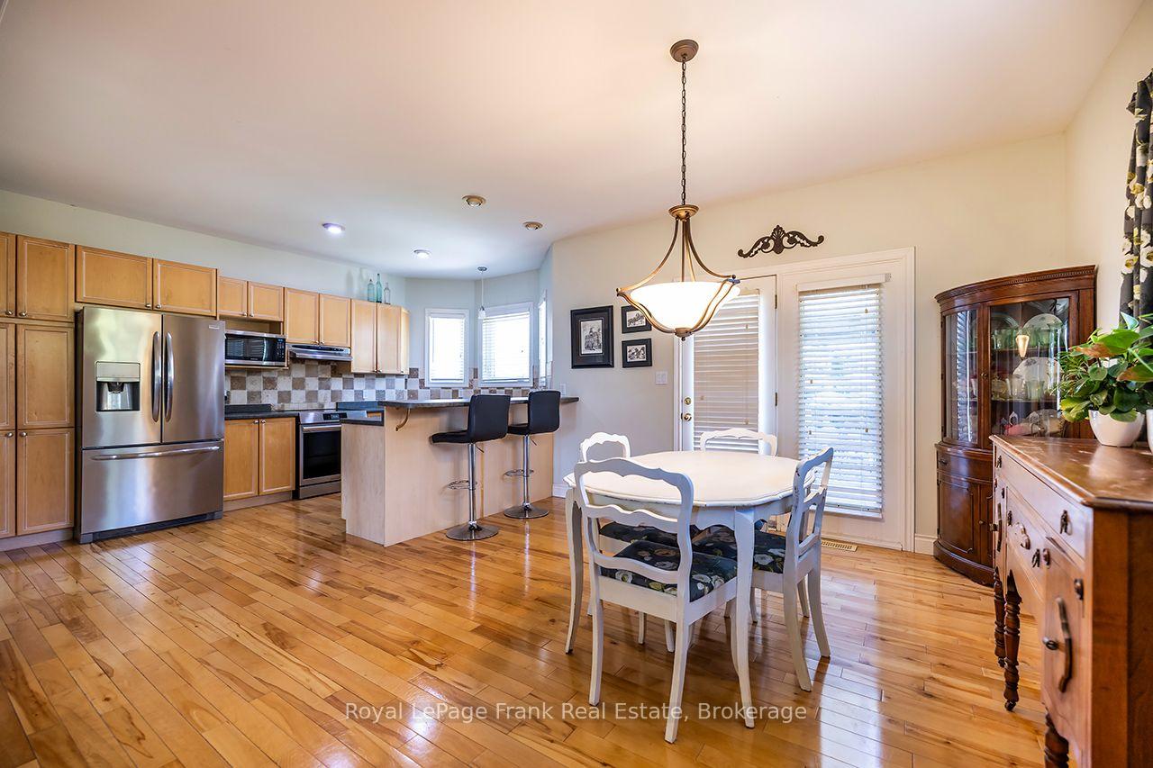 Photo 25 of 36 Lori Boulevard, Kawartha Lakes, Lindsay — HOMEH