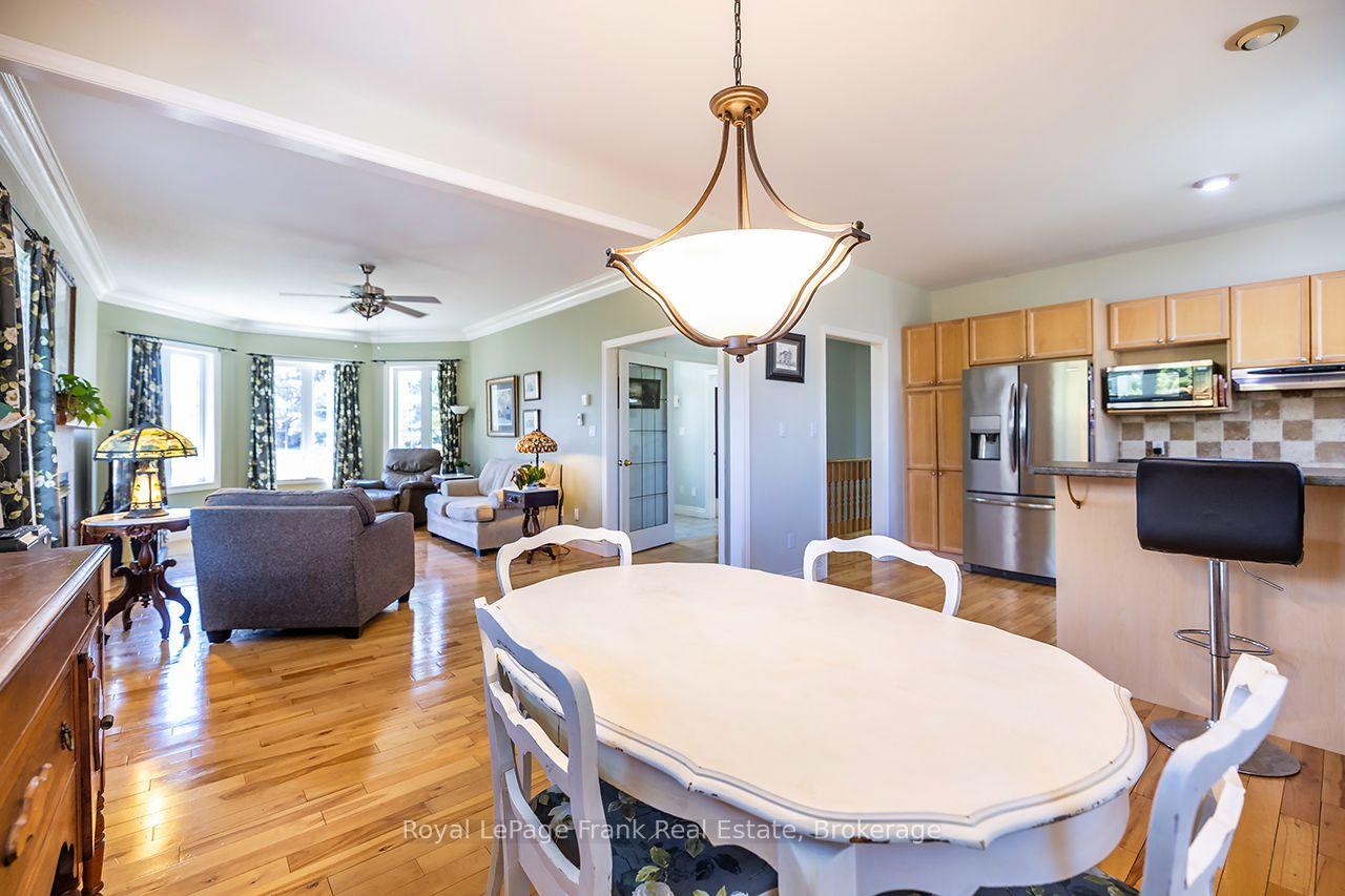 Photo 27 of 36 Lori Boulevard, Kawartha Lakes, Lindsay — HOMEH
